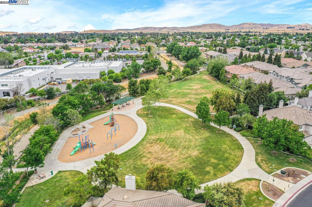 Detail Gallery Image 24 of 27 For 829 Berryessa Ct, Livermore,  CA 94551 - 3 Beds | 2/1 Baths