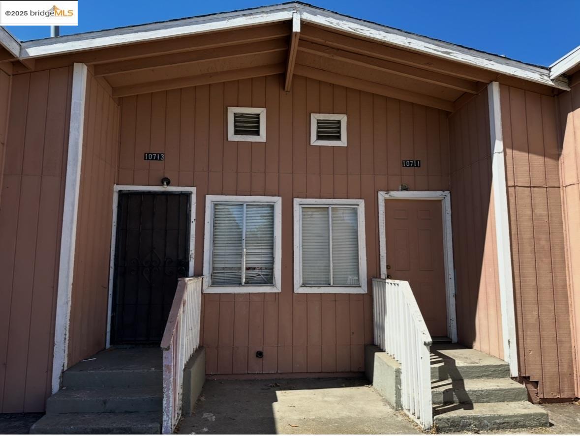 Detail Gallery Image 1 of 1 For 10711 Russet St, Oakland,  CA 94603 - – Beds | – Baths