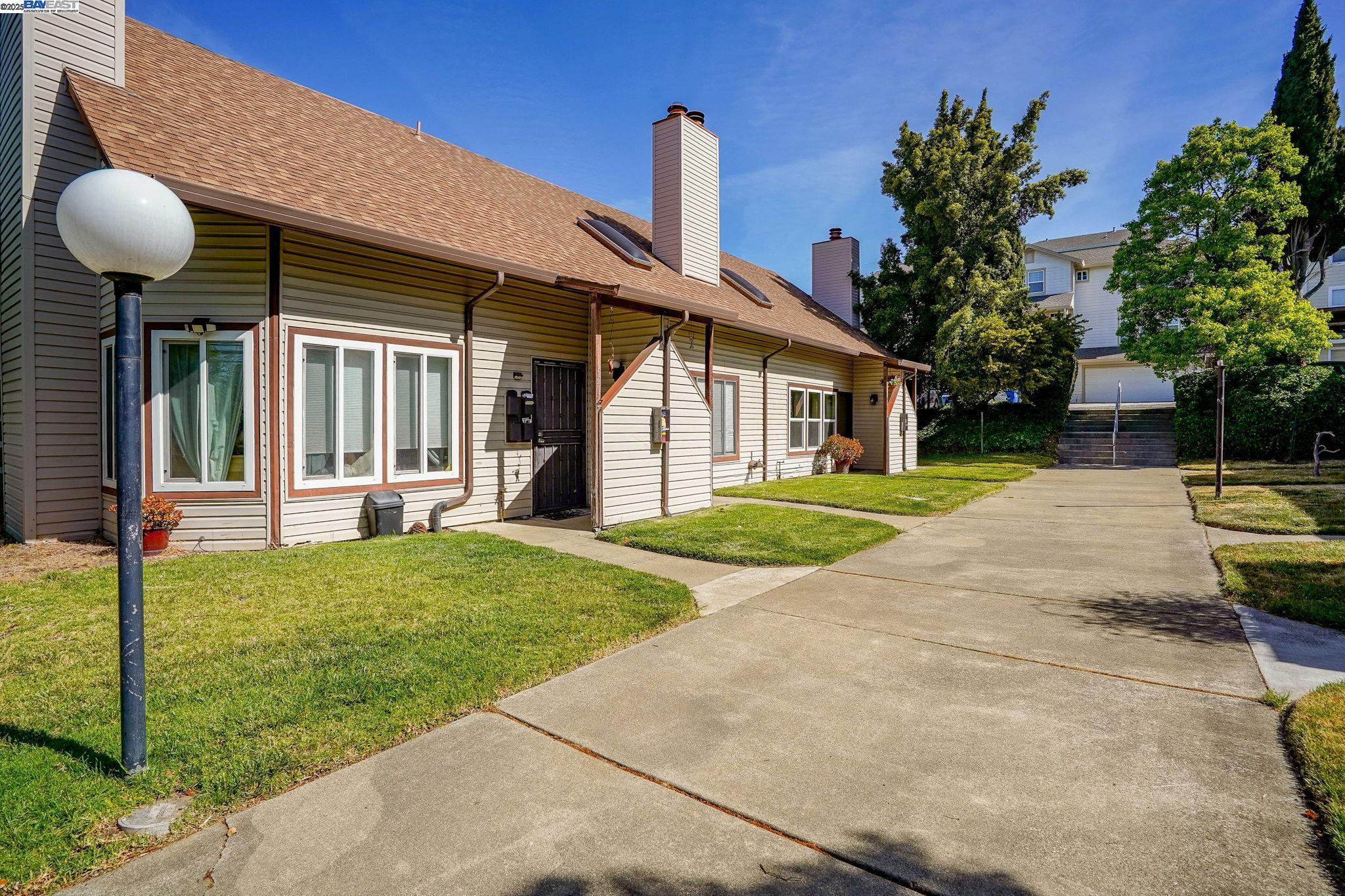 Detail Gallery Image 1 of 1 For 627 Military E St, Benicia,  CA 94510-3540 - 2 Beds | 1/1 Baths