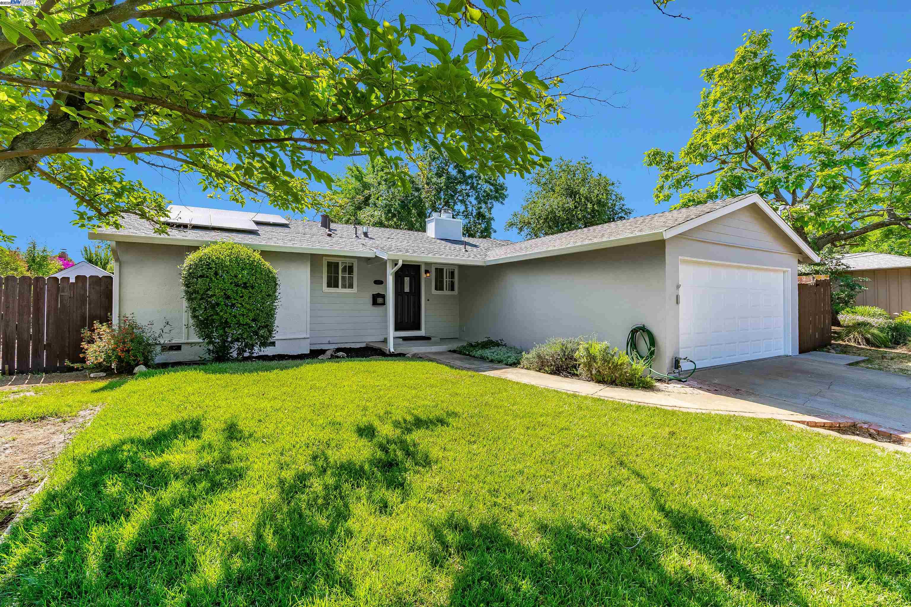 Detail Gallery Image 1 of 32 For 1337 Pennsylvania Blvd, Concord,  CA 94521 - 3 Beds | 2 Baths
