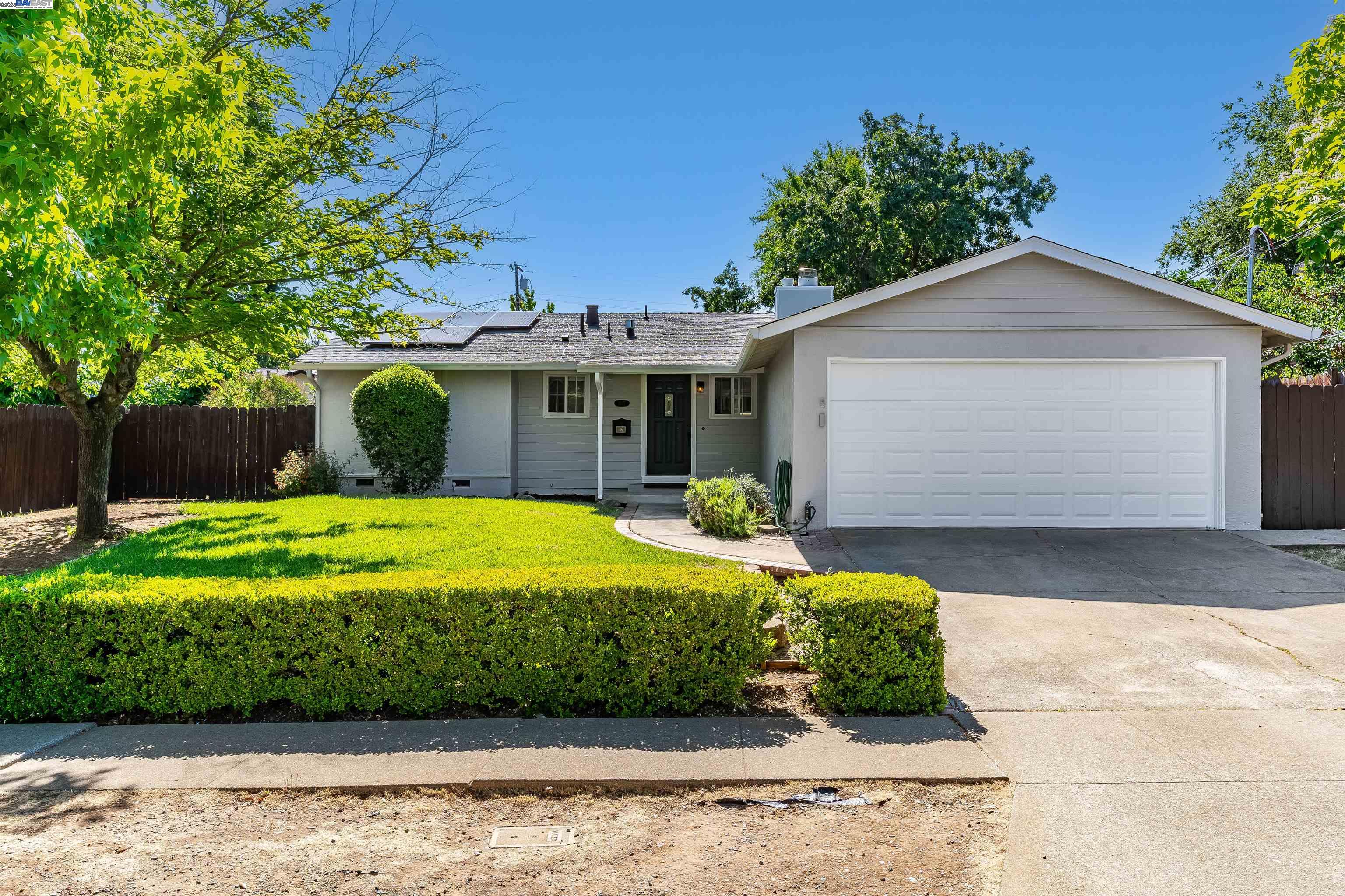 Detail Gallery Image 1 of 1 For 1337 Pennsylvania Blvd, Concord,  CA 94521 - 3 Beds | 2 Baths