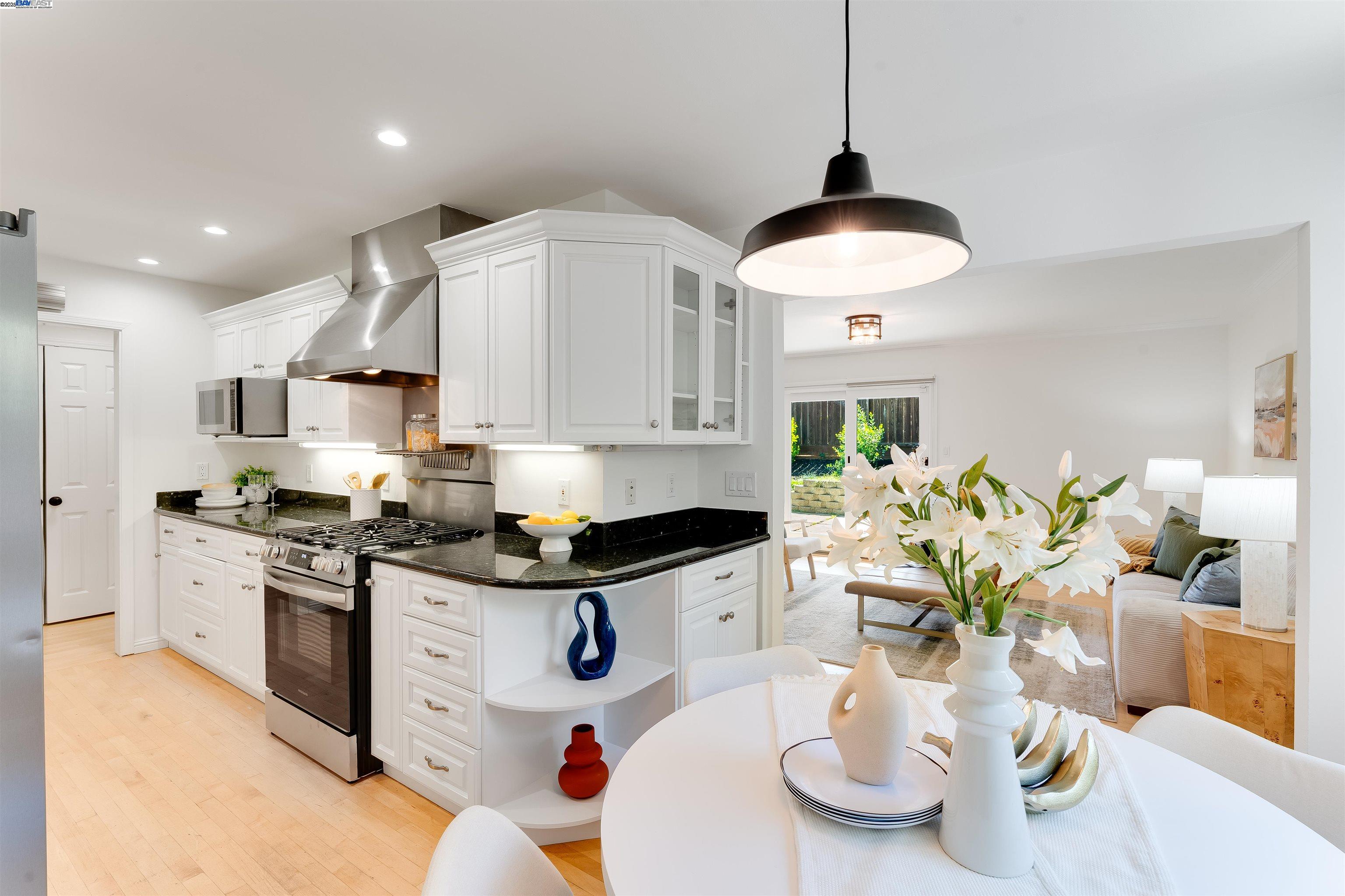 Detail Gallery Image 12 of 32 For 1337 Pennsylvania Blvd, Concord,  CA 94521 - 3 Beds | 2 Baths