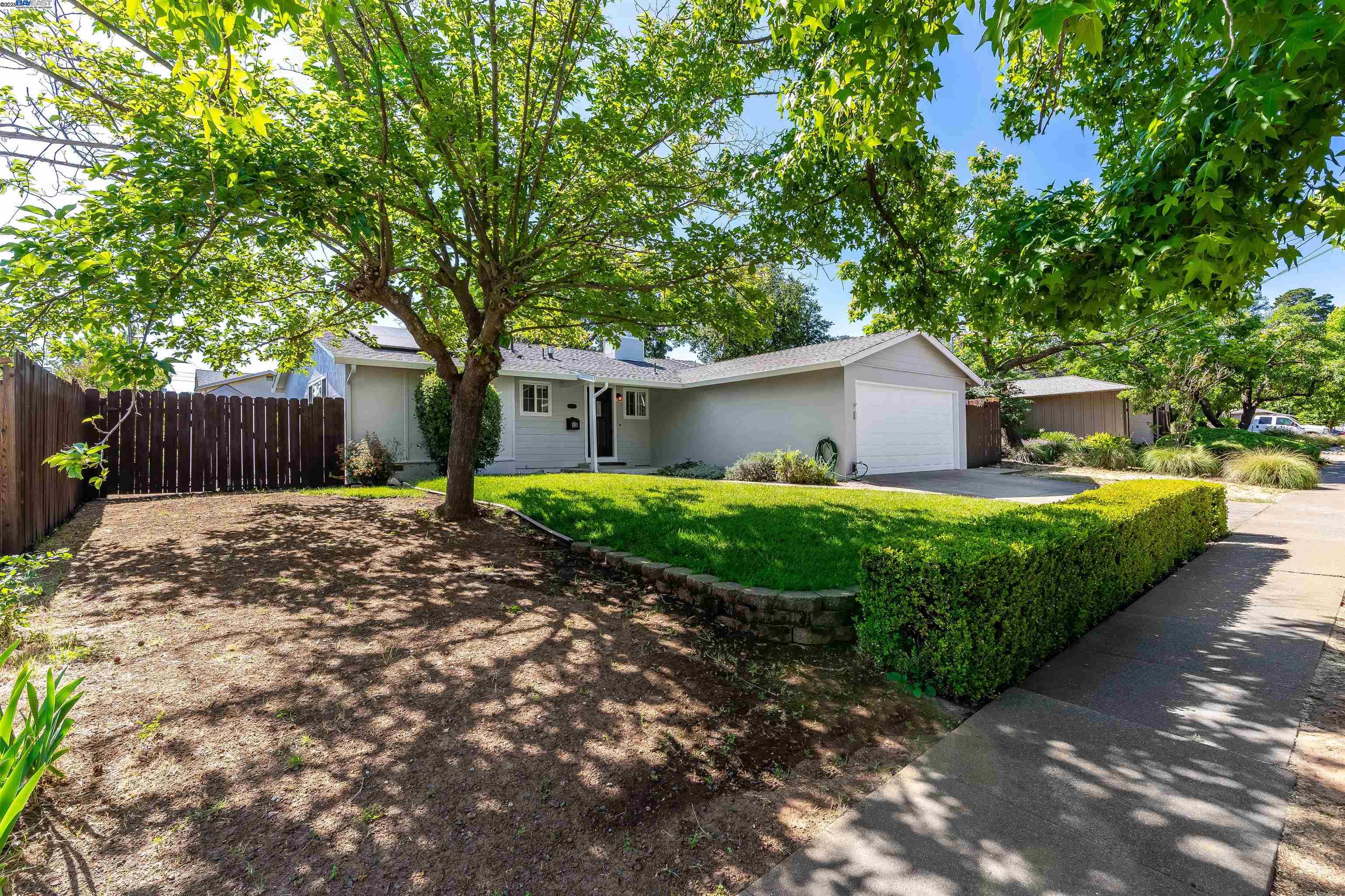 Detail Gallery Image 4 of 32 For 1337 Pennsylvania Blvd, Concord,  CA 94521 - 3 Beds | 2 Baths
