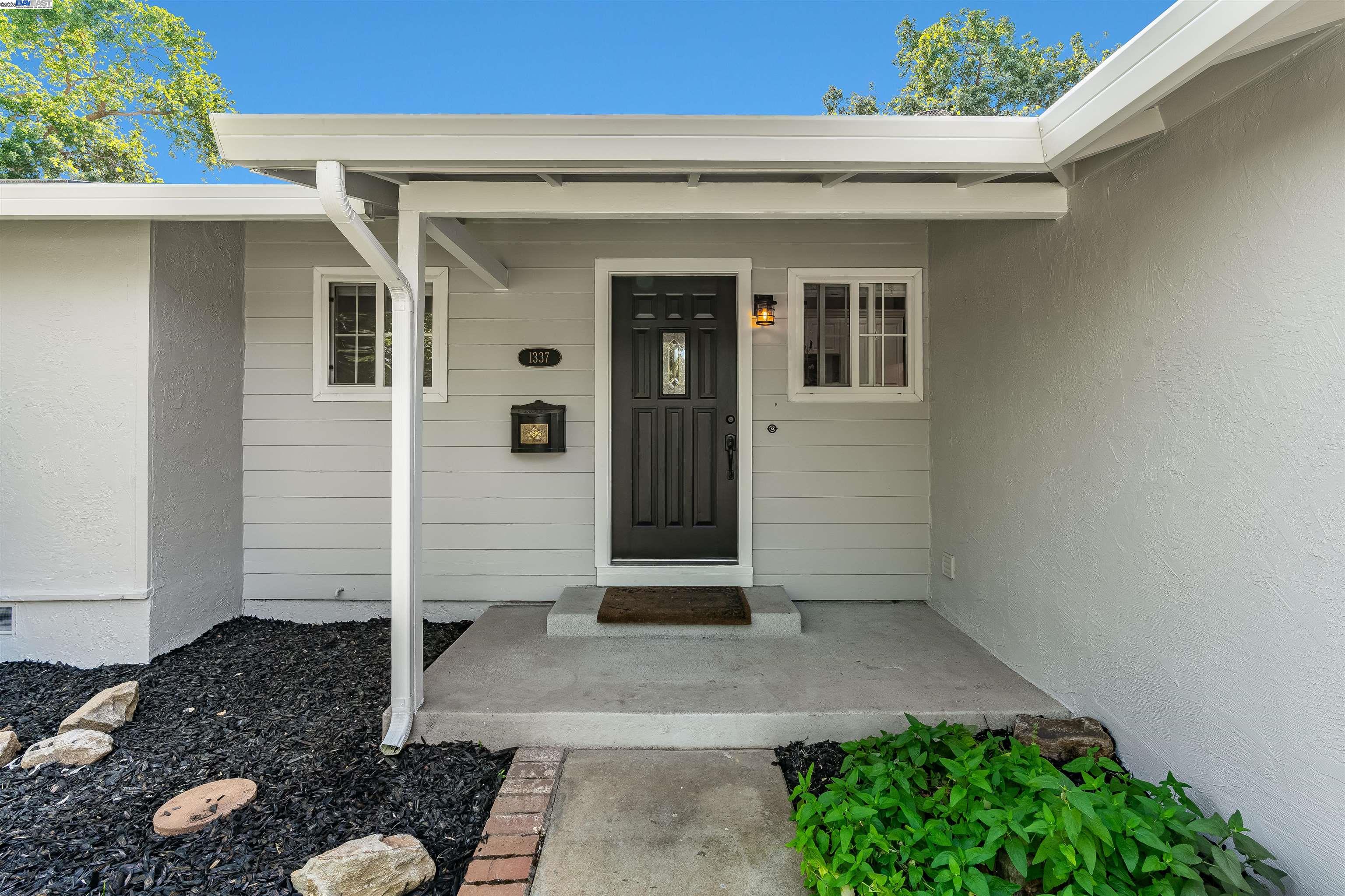 Detail Gallery Image 5 of 32 For 1337 Pennsylvania Blvd, Concord,  CA 94521 - 3 Beds | 2 Baths