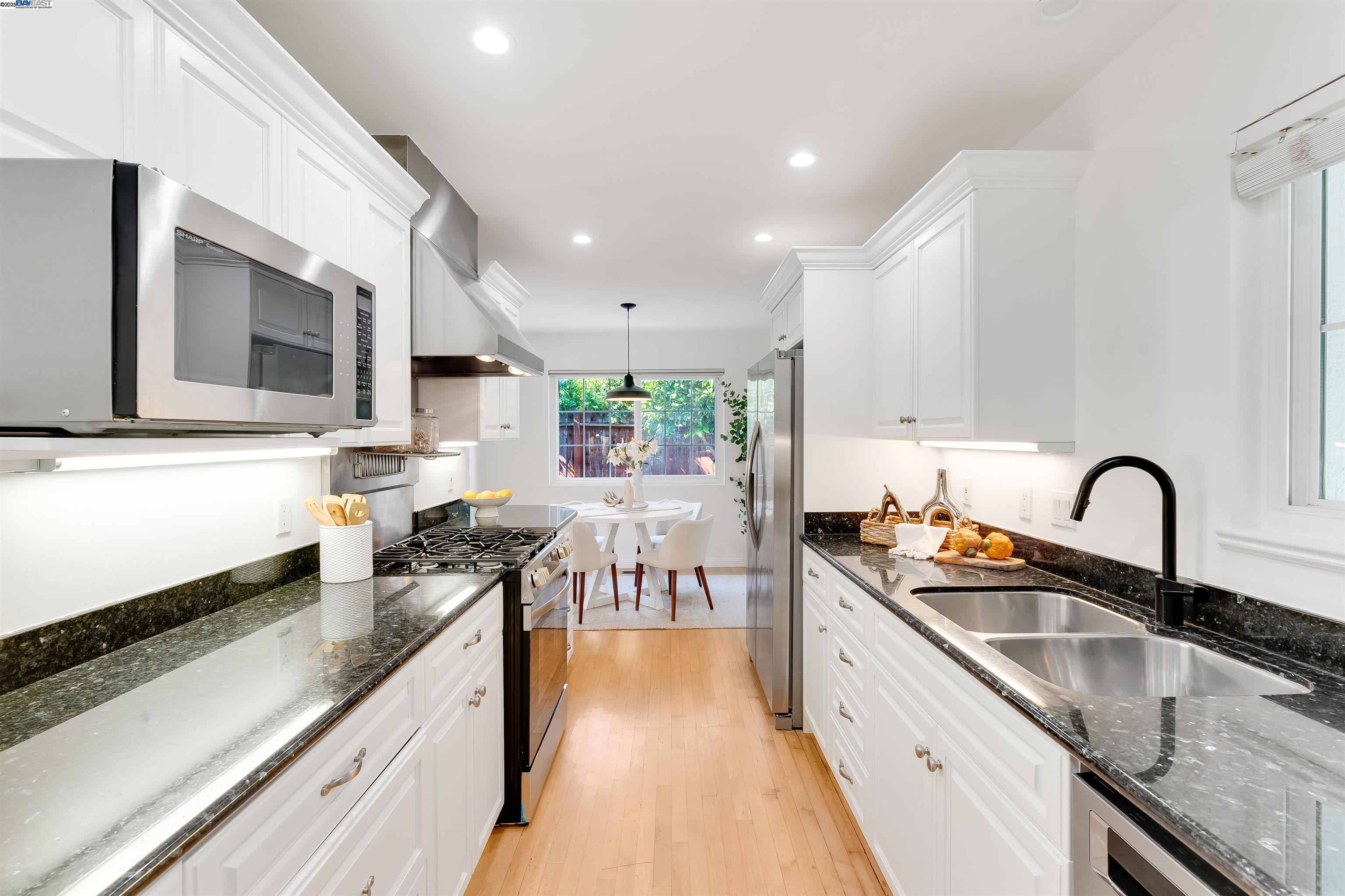 Detail Gallery Image 7 of 32 For 1337 Pennsylvania Blvd, Concord,  CA 94521 - 3 Beds | 2 Baths