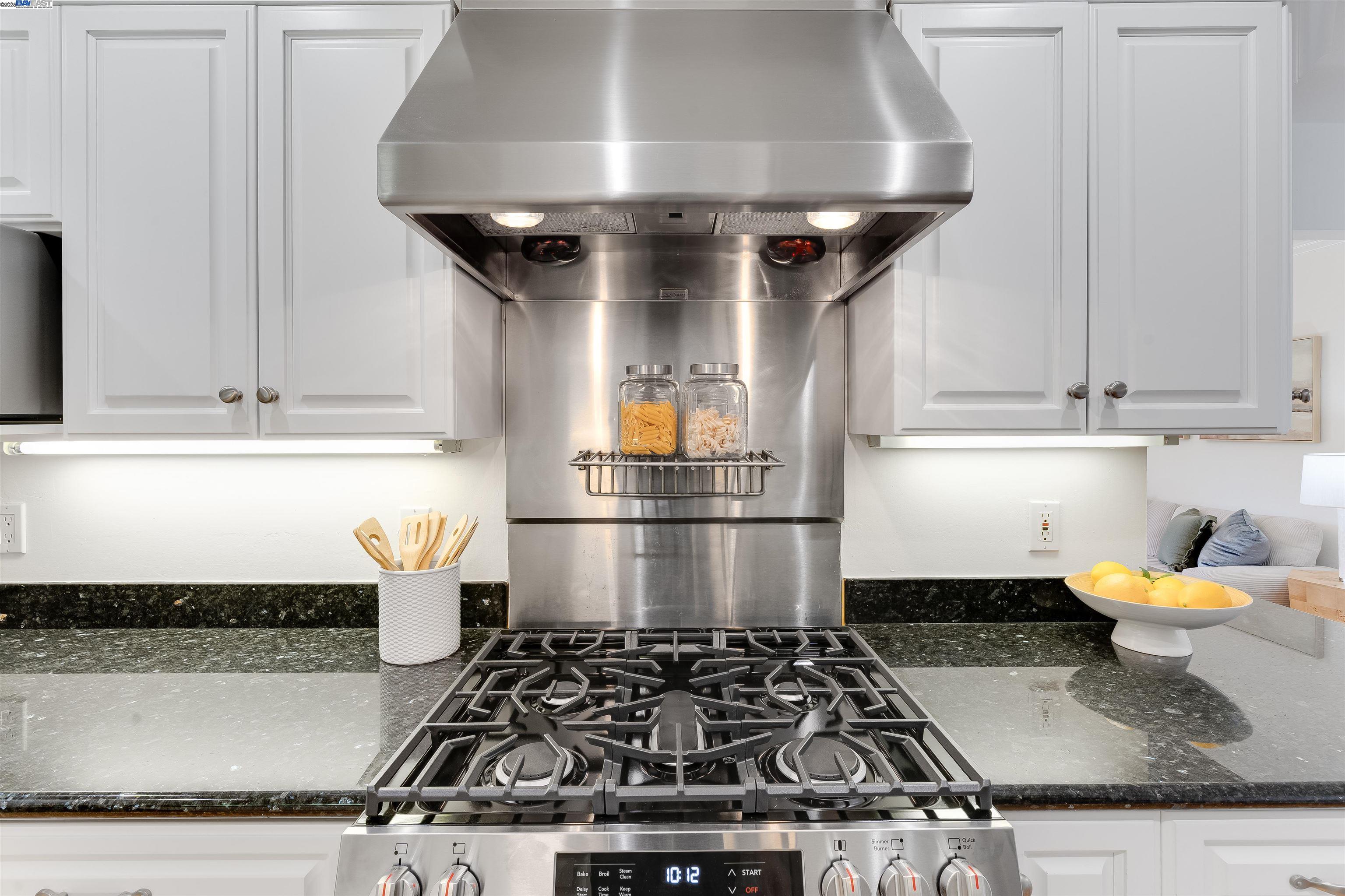 Detail Gallery Image 9 of 32 For 1337 Pennsylvania Blvd, Concord,  CA 94521 - 3 Beds | 2 Baths