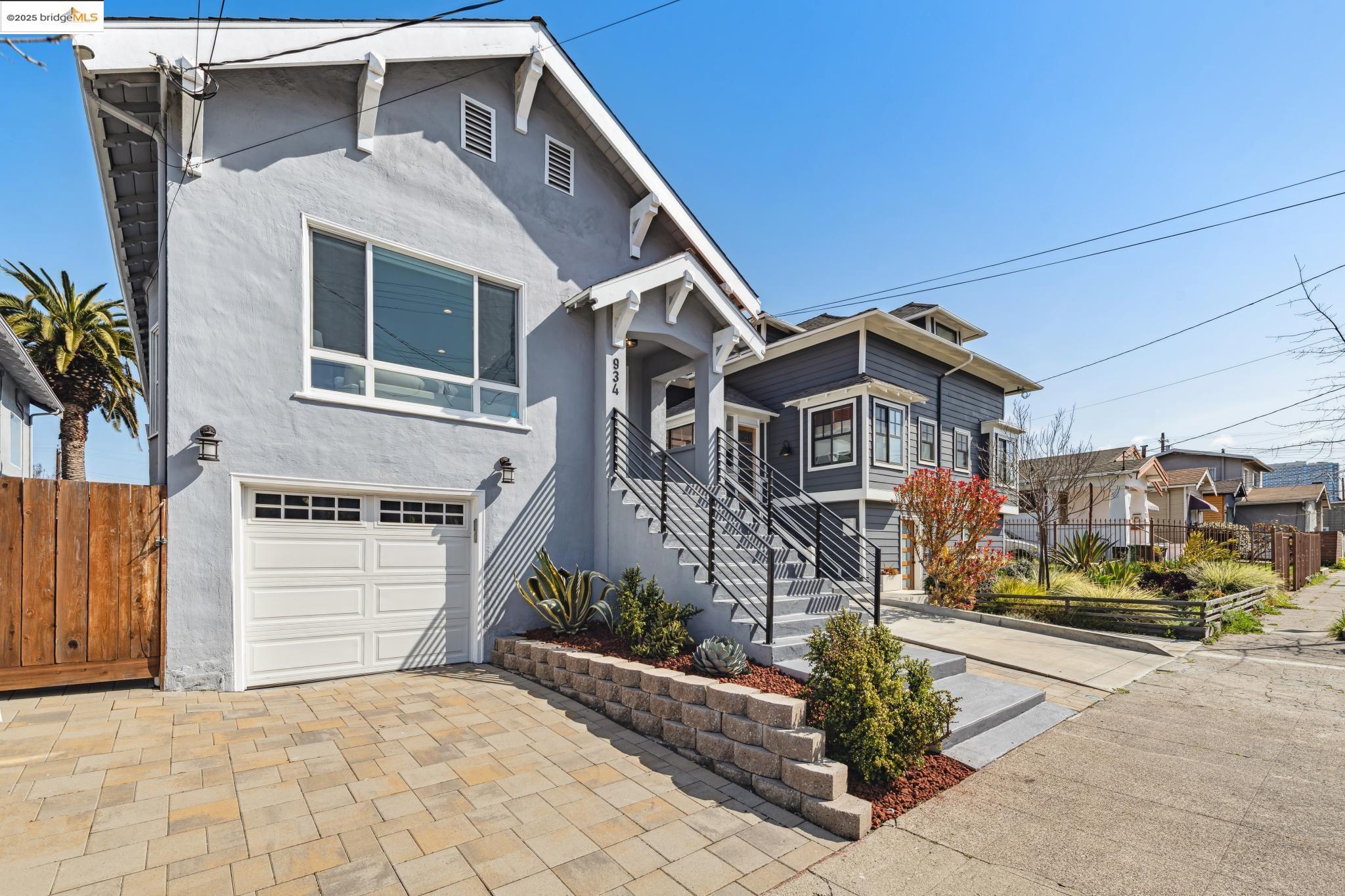 Detail Gallery Image 1 of 1 For 934 Apgar St, Oakland,  CA 94608 - 3 Beds | 2 Baths
