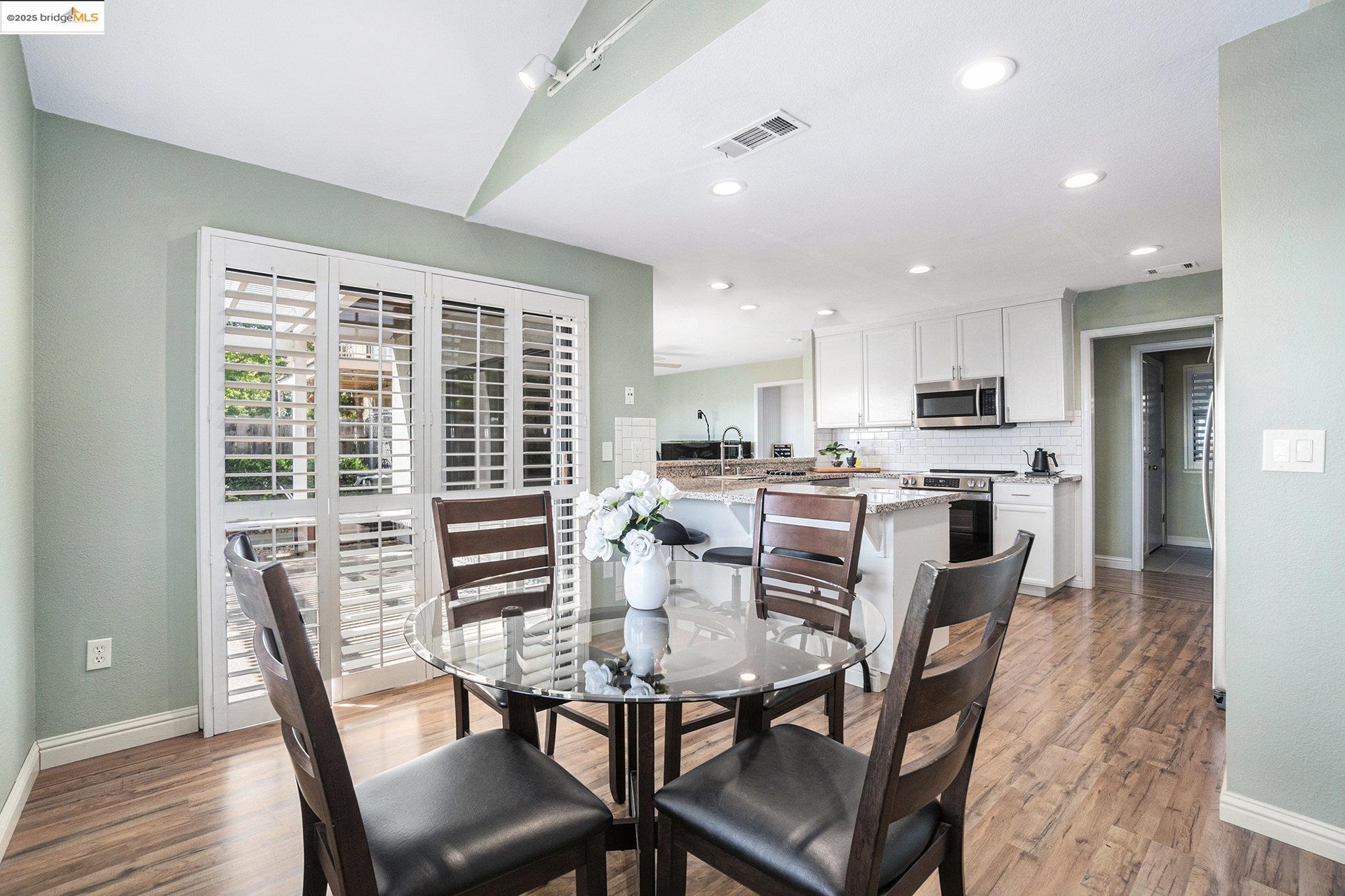 Detail Gallery Image 14 of 53 For 3336 Fontana Pl, Antioch,  CA 94509 - 4 Beds | 2/1 Baths