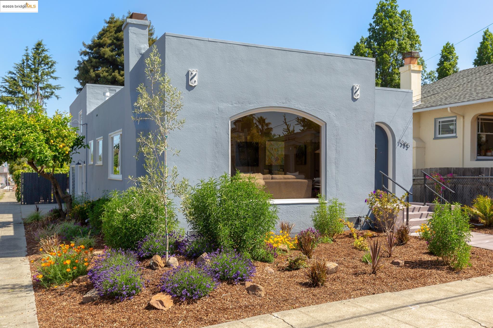 Detail Gallery Image 1 of 1 For 1385 Virginia St, Berkeley,  CA 94702 - 4 Beds | 2 Baths