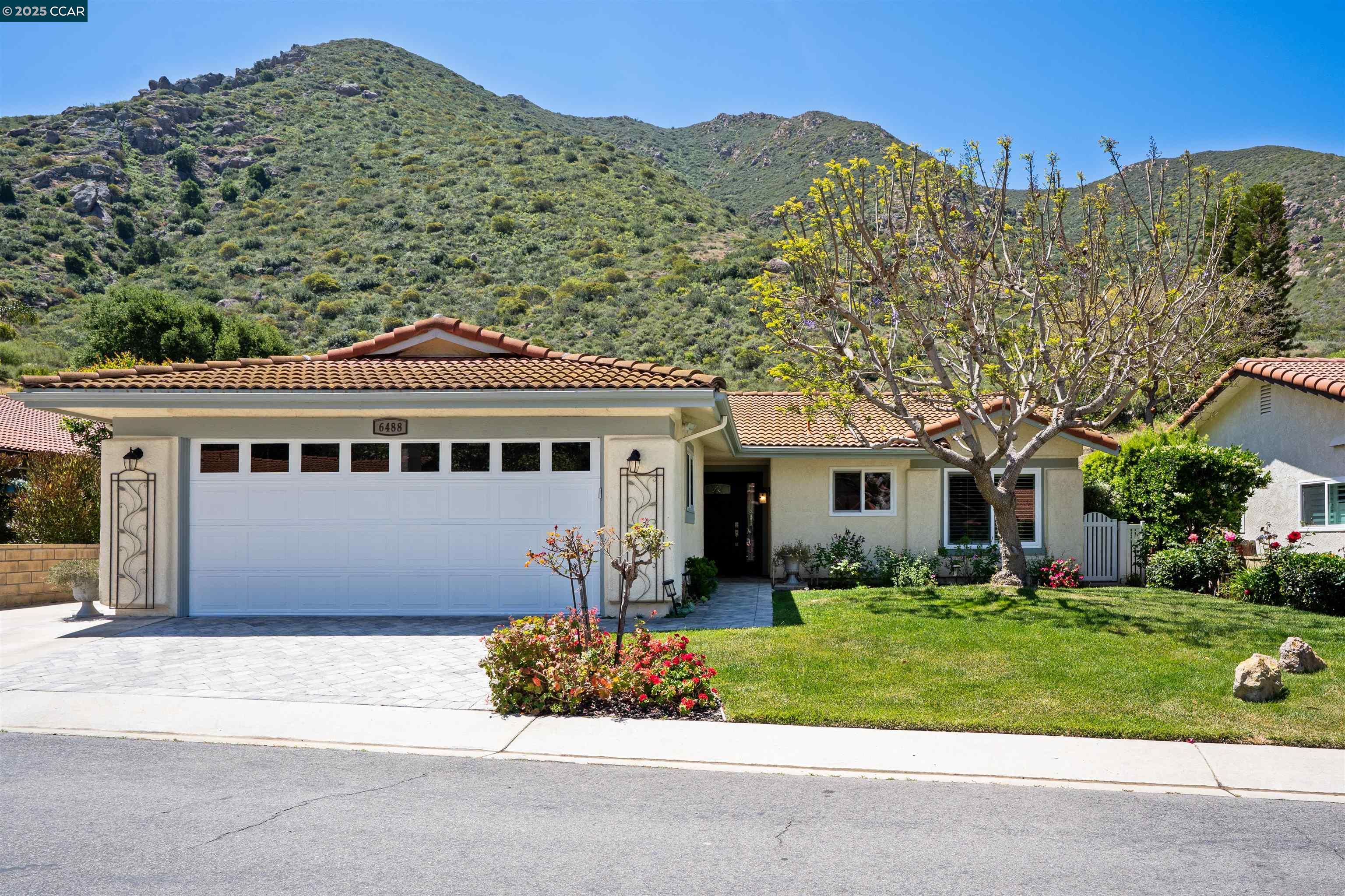 Detail Gallery Image 1 of 1 For 6488 San Como Ln, Camarillo,  CA 93012 - 2 Beds | 2 Baths