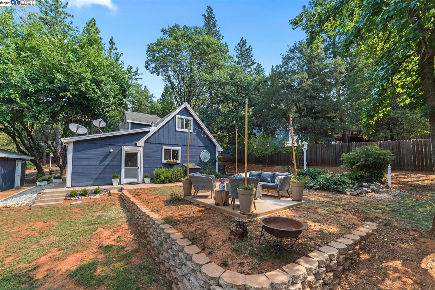 Detail Gallery Image 2 of 60 For 20140 Redwood Dr, Foresthill,  CA 95631 - 3 Beds | 2 Baths