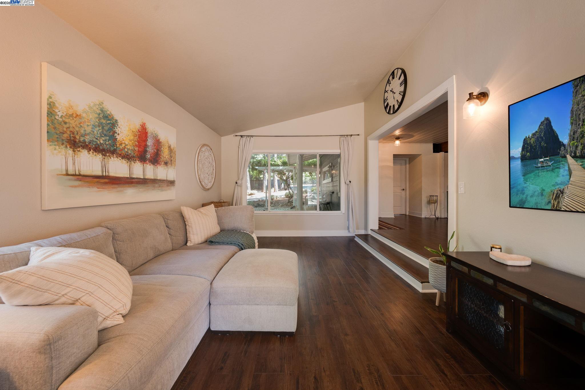 Detail Gallery Image 5 of 27 For 20140 Redwood Dr, Foresthill,  CA 95631 - 3 Beds | 2 Baths