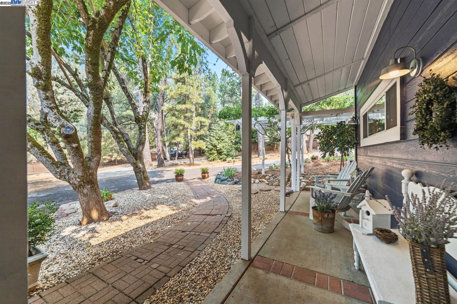 Detail Gallery Image 10 of 60 For 20140 Redwood Dr, Foresthill,  CA 95631 - 3 Beds | 2 Baths