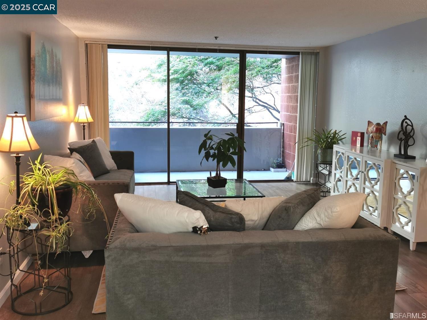 555 Pierce St # 328, Albany, California 94706, 2 Bedrooms Bedrooms, 5 Rooms Rooms,2 BathroomsBathrooms,Residential Lease,For Rent,555 Pierce St # 328,41099074