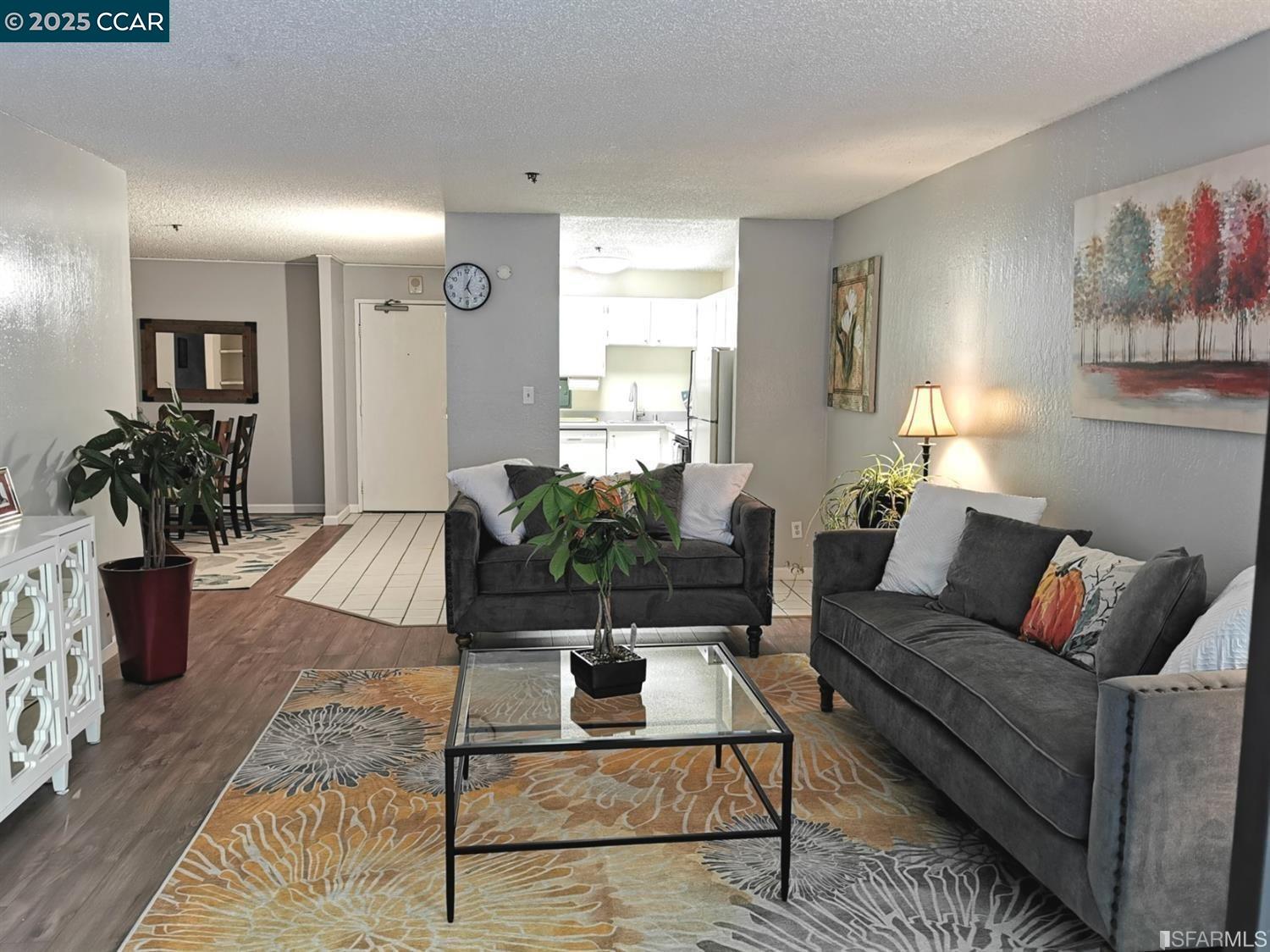 555 Pierce St # 328, Albany, California 94706, 2 Bedrooms Bedrooms, 5 Rooms Rooms,2 BathroomsBathrooms,Residential Lease,For Rent,555 Pierce St # 328,41099074