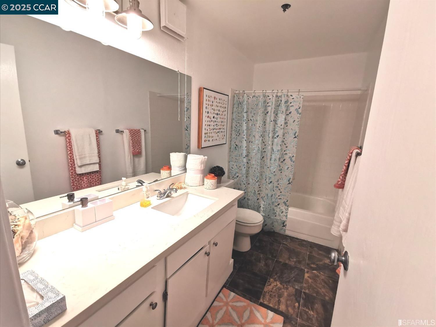 555 Pierce St # 328, Albany, California 94706, 2 Bedrooms Bedrooms, 5 Rooms Rooms,2 BathroomsBathrooms,Residential Lease,For Rent,555 Pierce St # 328,41099074