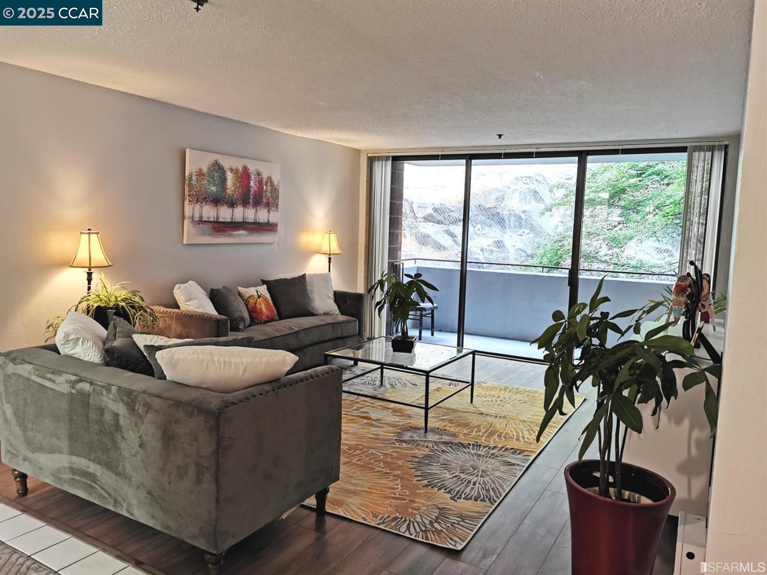555 Pierce St # 328, Albany, California 94706, 2 Bedrooms Bedrooms, 5 Rooms Rooms,2 BathroomsBathrooms,Residential Lease,For Rent,555 Pierce St # 328,41099074