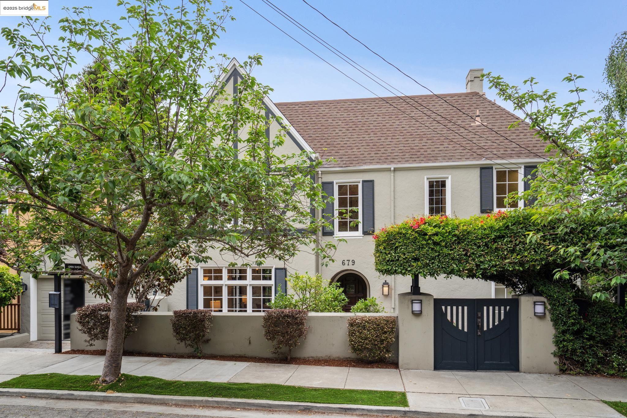 Detail Gallery Image 1 of 1 For 679 Carlston Avenue, Oakland,  CA 94610 - 4 Beds | 3 Baths