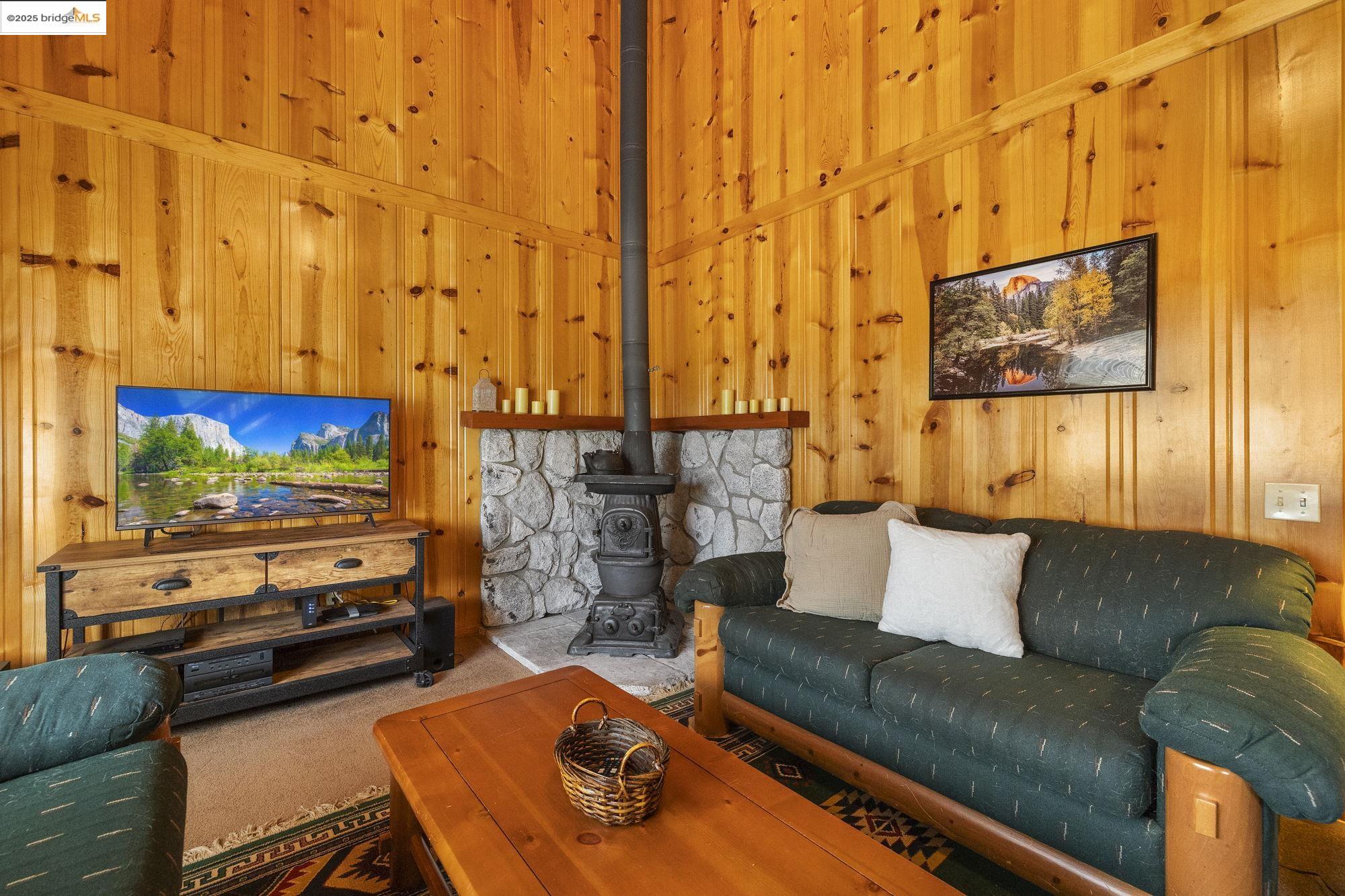 Detail Gallery Image 5 of 57 For 25488 Rebekah Rd, Long Barn,  CA 95335 - 3 Beds | 2 Baths
