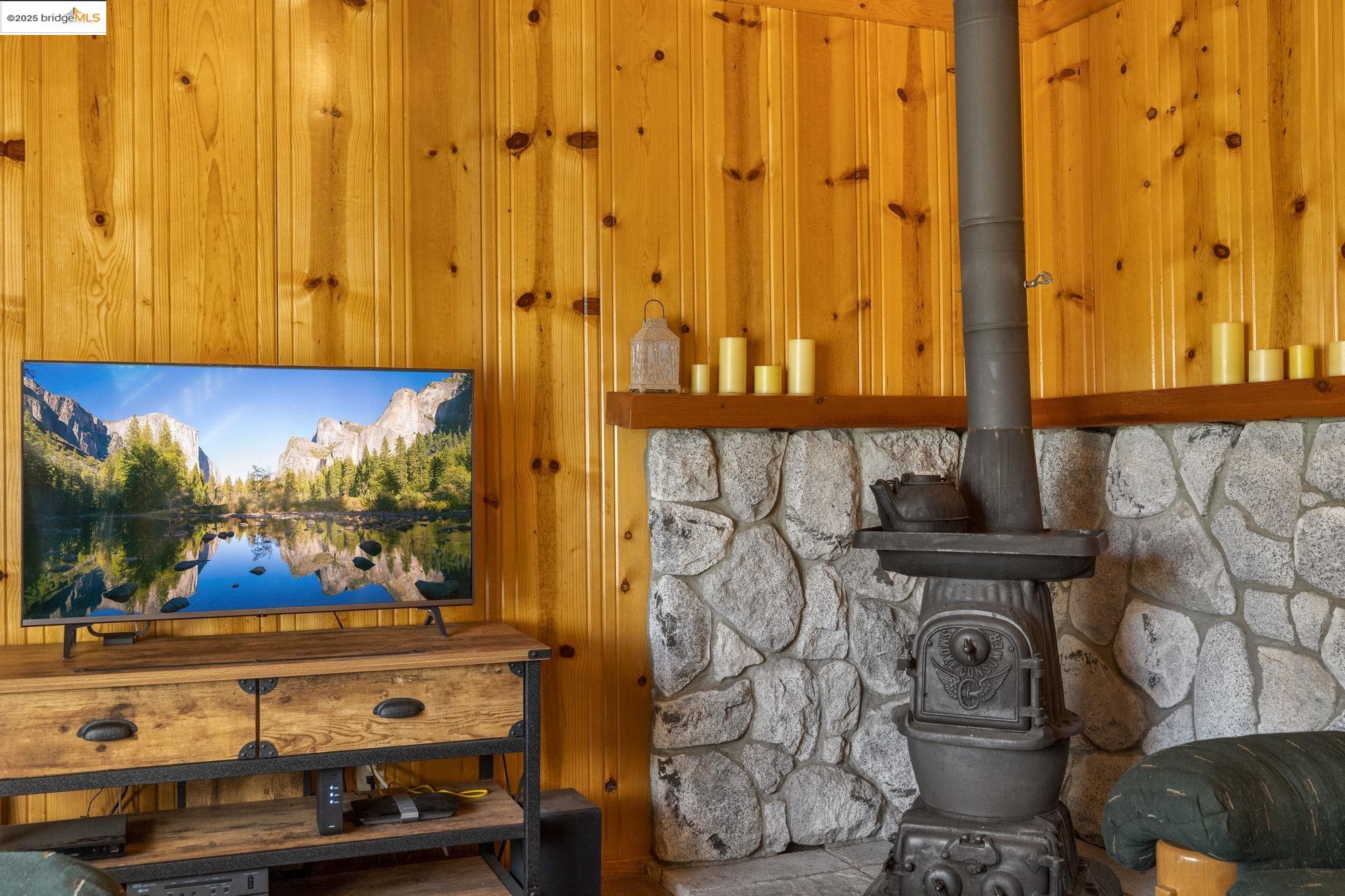 Detail Gallery Image 6 of 57 For 25488 Rebekah Rd, Long Barn,  CA 95335 - 3 Beds | 2 Baths