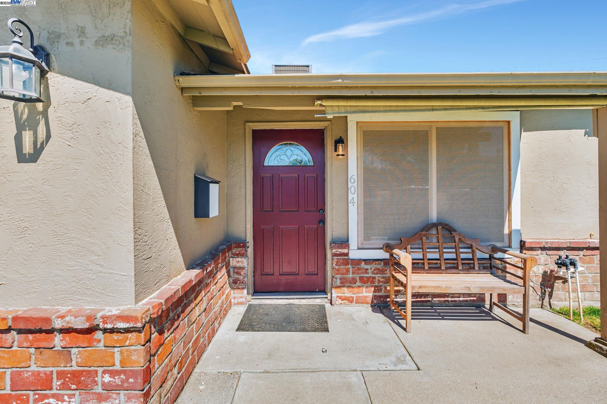 Detail Gallery Image 2 of 24 For 604 Helen Ct, Manteca,  CA 95336 - 3 Beds | 1 Baths