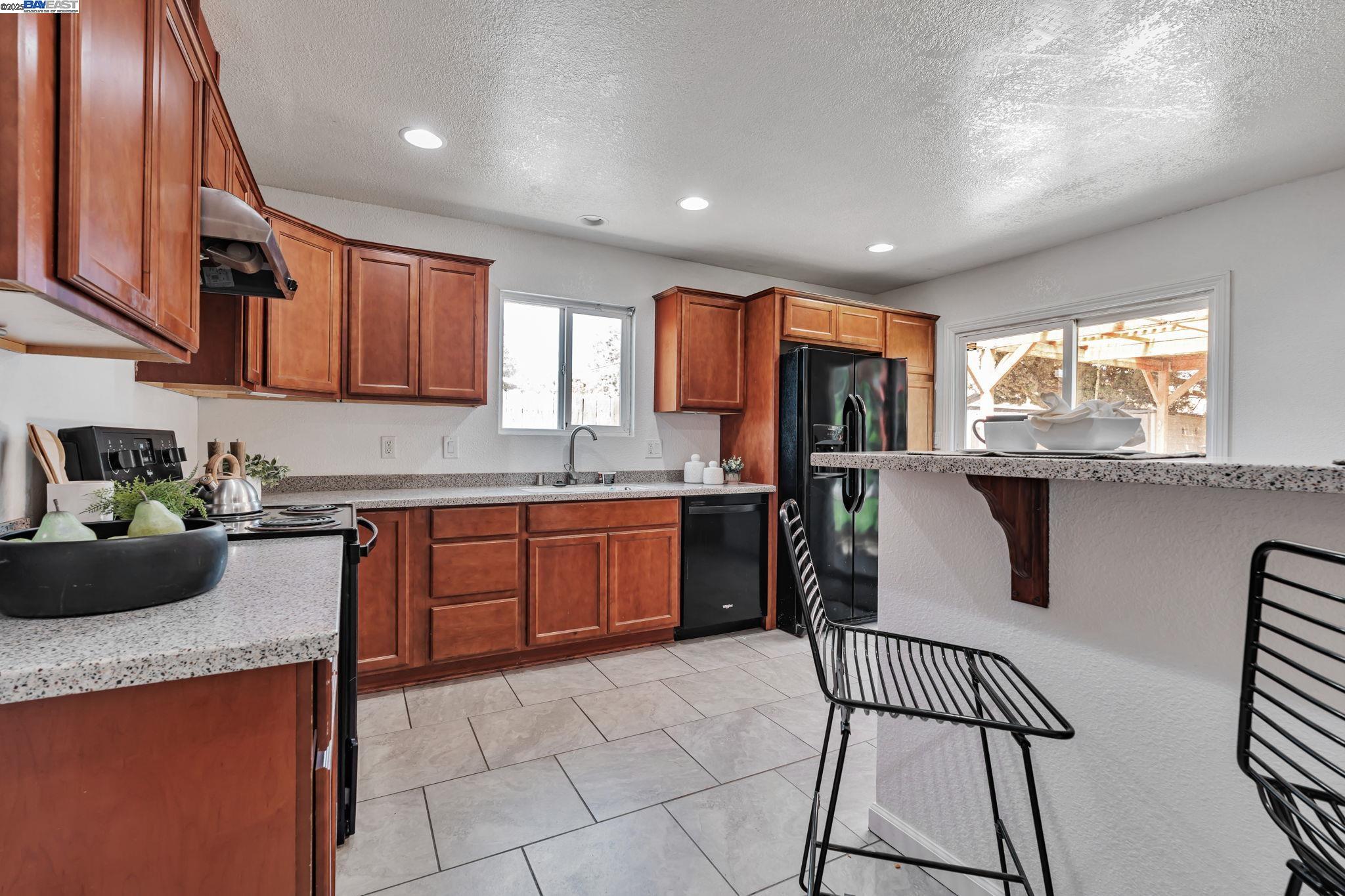 Detail Gallery Image 14 of 24 For 604 Helen Ct, Manteca,  CA 95336 - 3 Beds | 1 Baths