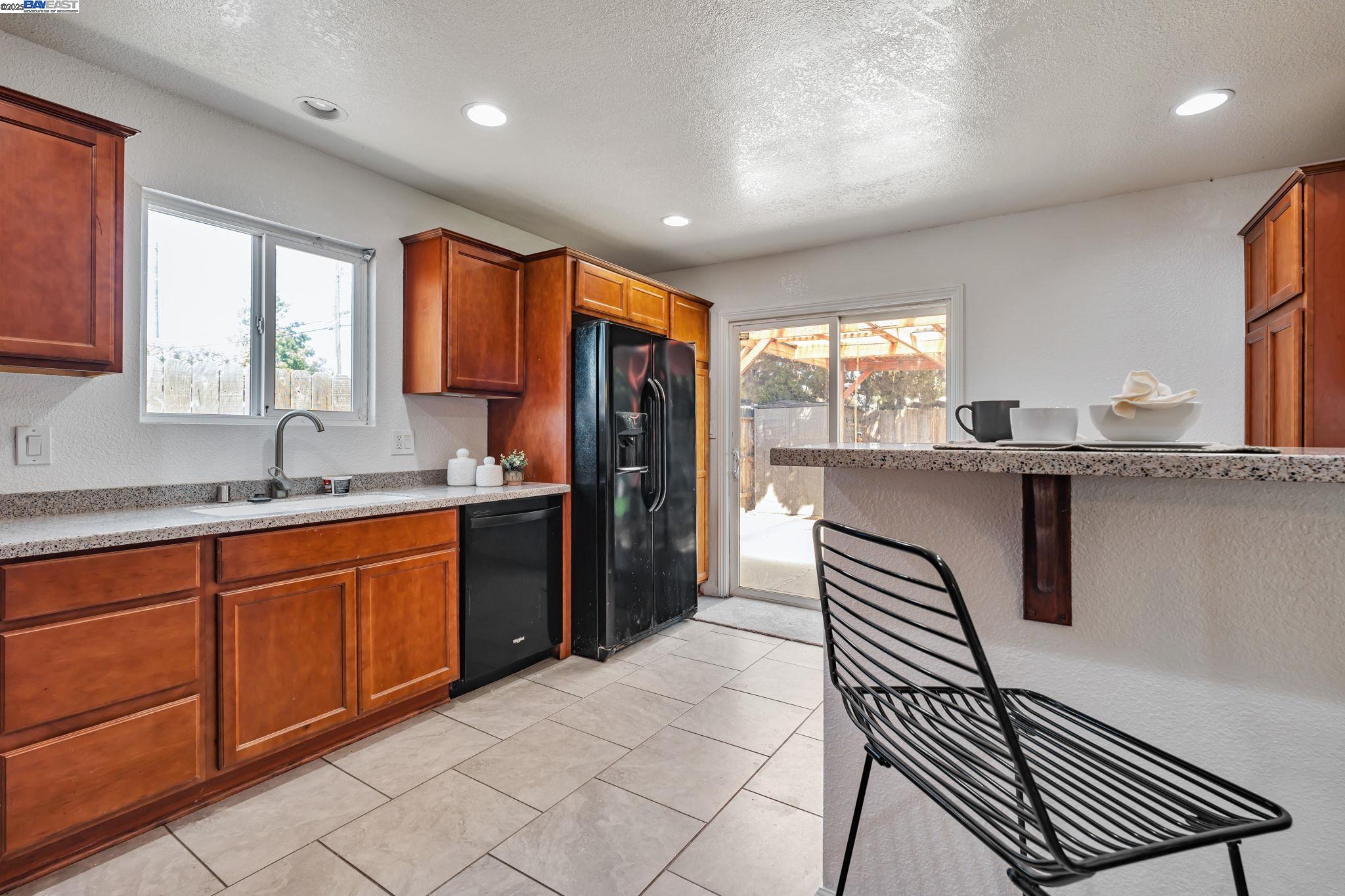 Detail Gallery Image 15 of 24 For 604 Helen Ct, Manteca,  CA 95336 - 3 Beds | 1 Baths