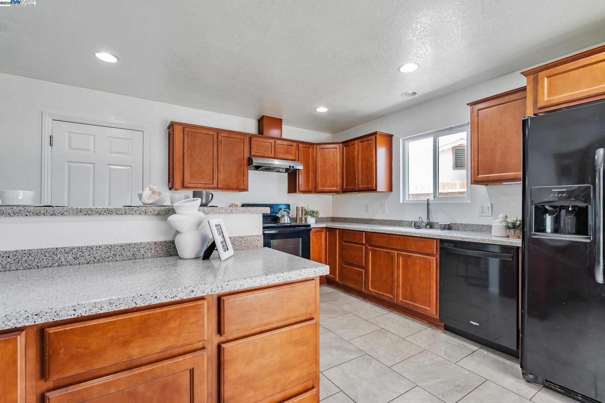 Detail Gallery Image 18 of 24 For 604 Helen Ct, Manteca,  CA 95336 - 3 Beds | 1 Baths