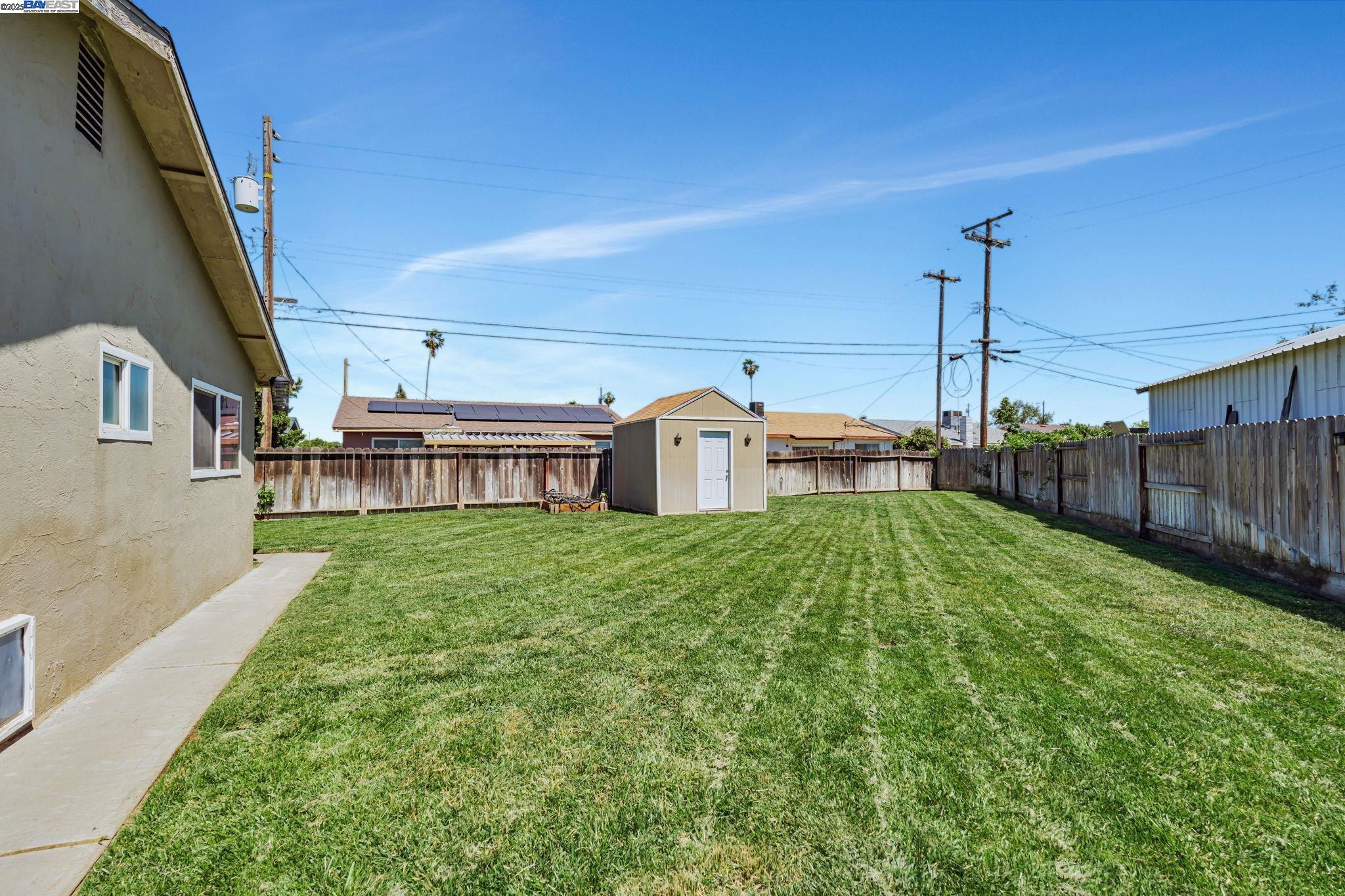 Detail Gallery Image 4 of 24 For 604 Helen Ct, Manteca,  CA 95336 - 3 Beds | 1 Baths