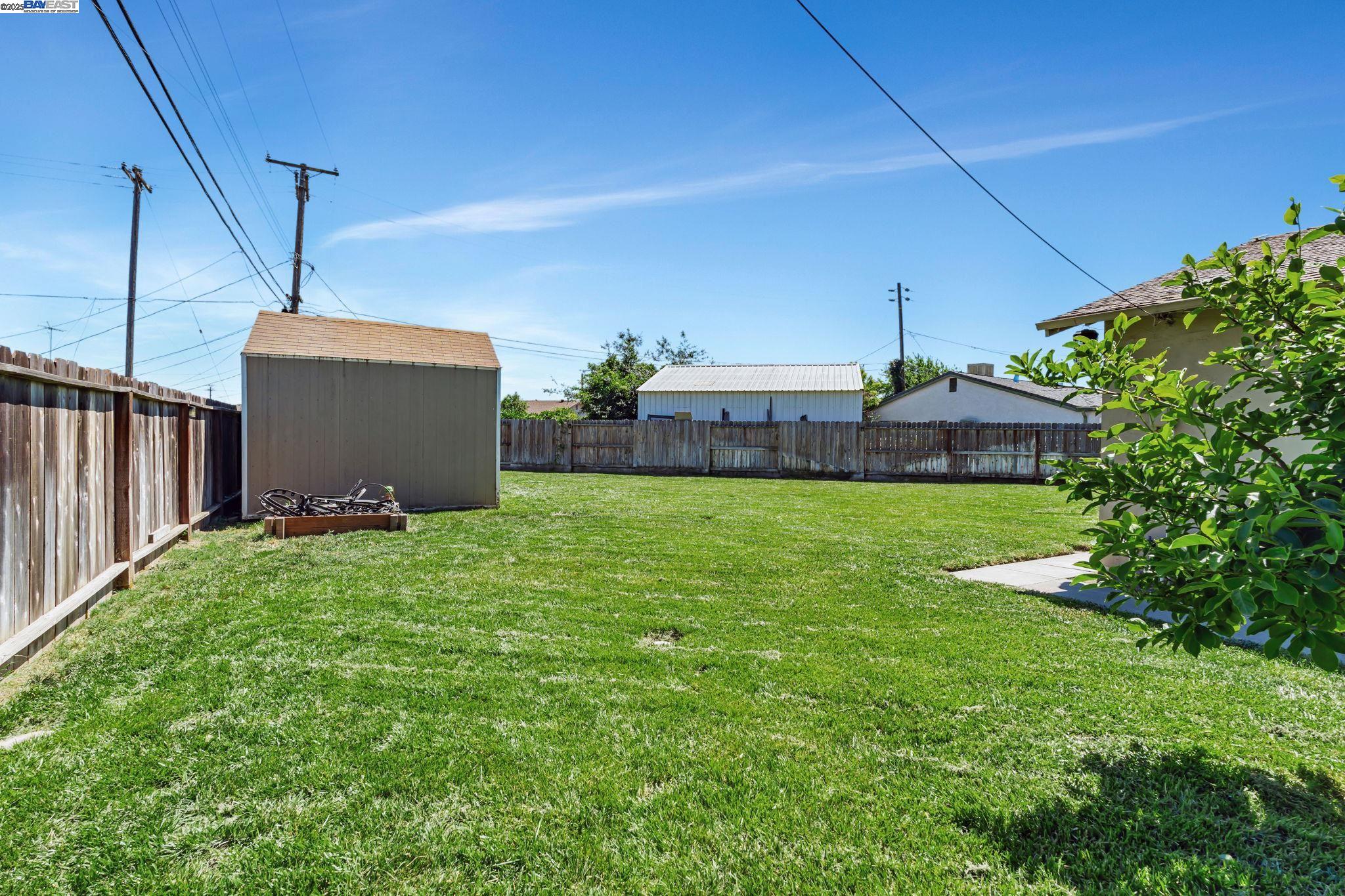 Detail Gallery Image 5 of 24 For 604 Helen Ct, Manteca,  CA 95336 - 3 Beds | 1 Baths