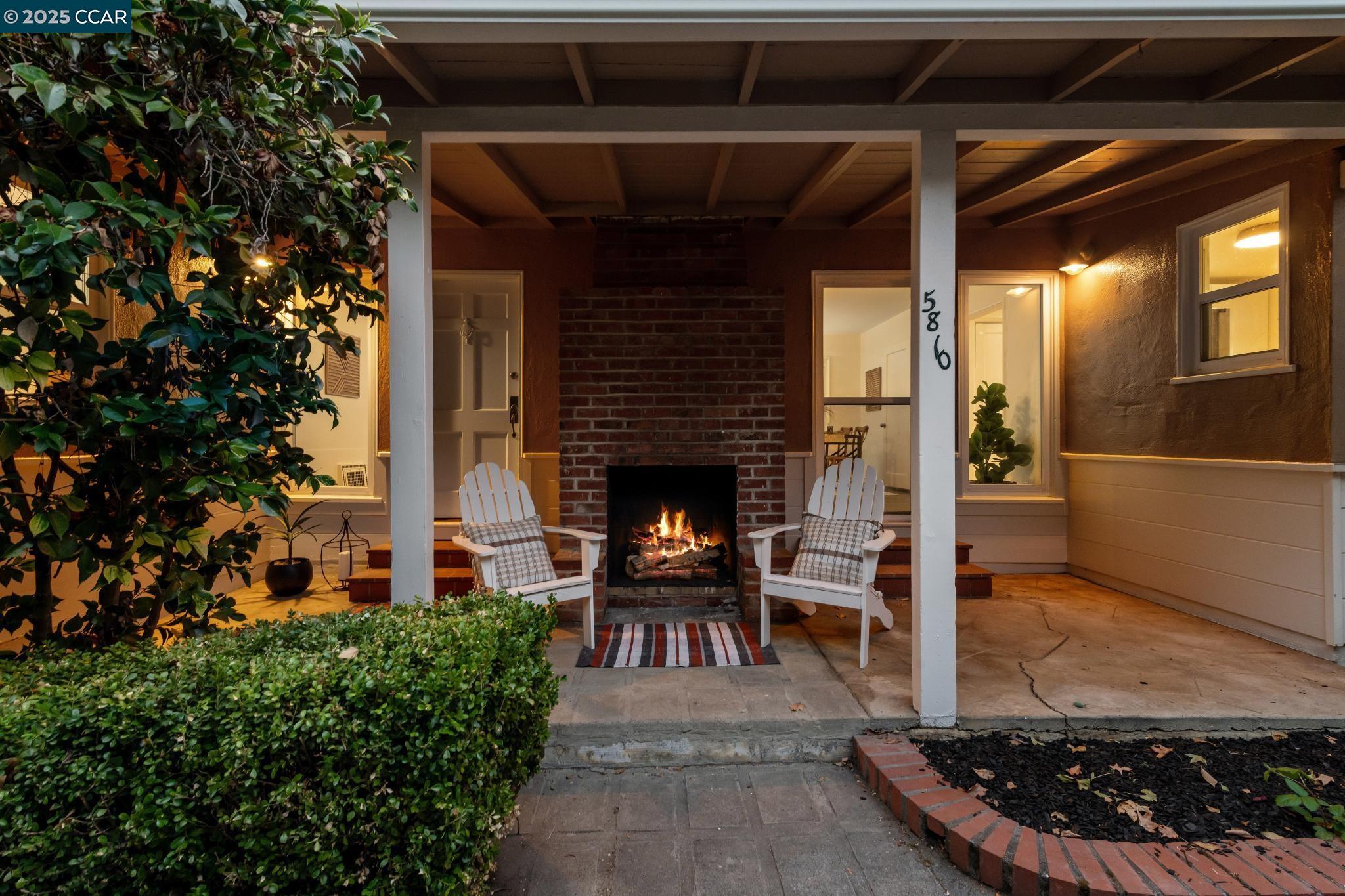 Detail Gallery Image 2 of 55 For 5810 Estates Dr, Oakland,  CA 94611 - 3 Beds | 1 Baths
