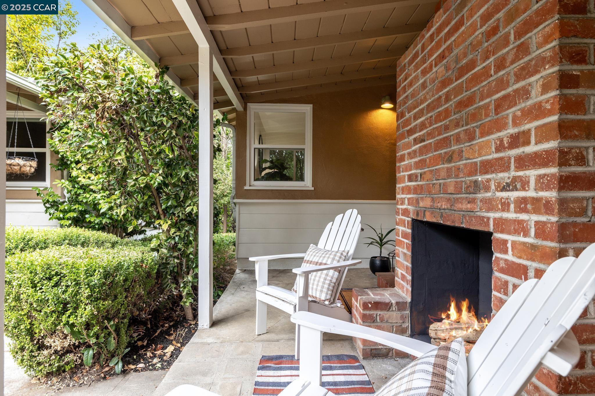 Detail Gallery Image 11 of 55 For 5810 Estates Dr, Oakland,  CA 94611 - 3 Beds | 1 Baths
