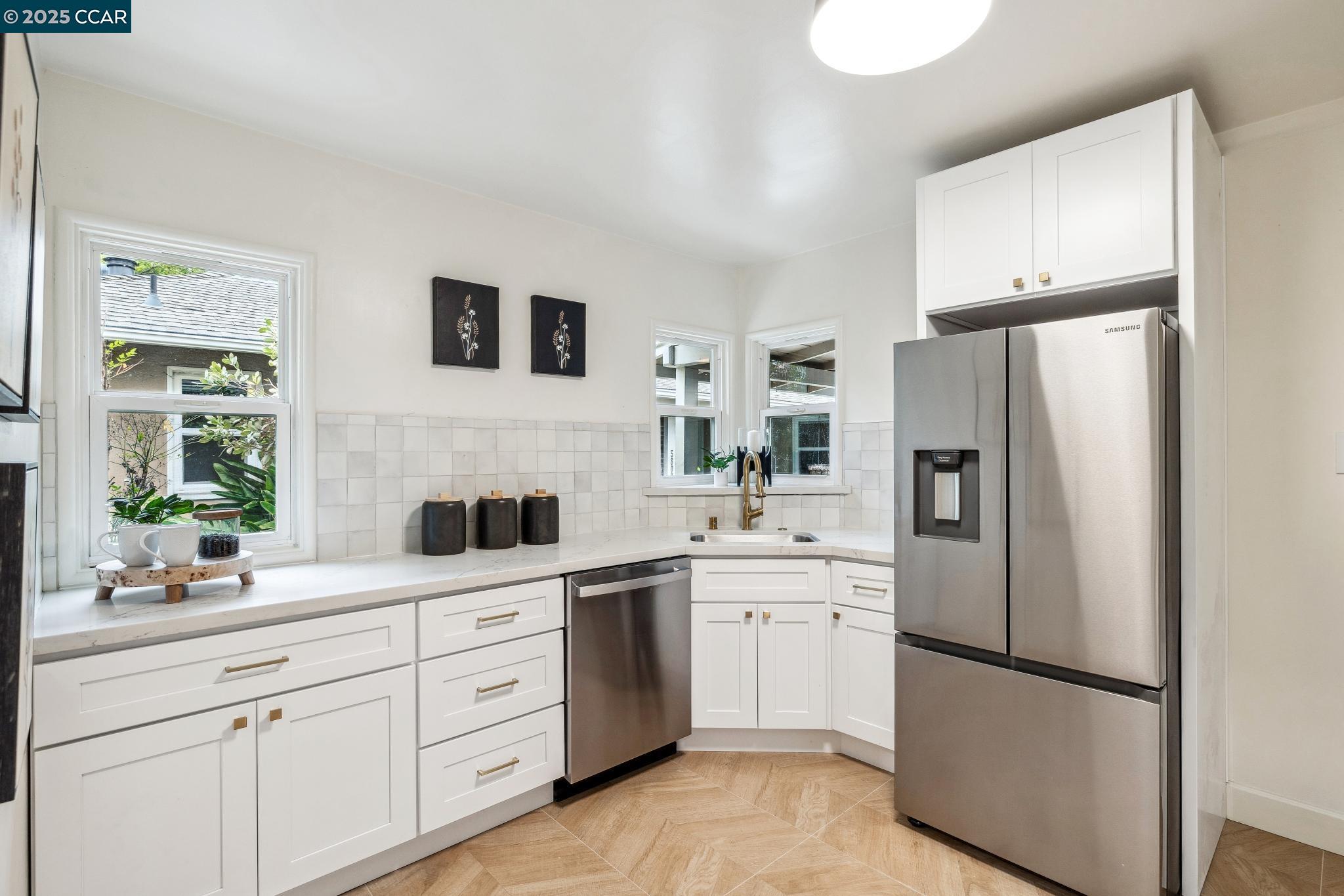 Detail Gallery Image 30 of 55 For 5810 Estates Dr, Oakland,  CA 94611 - 3 Beds | 1 Baths