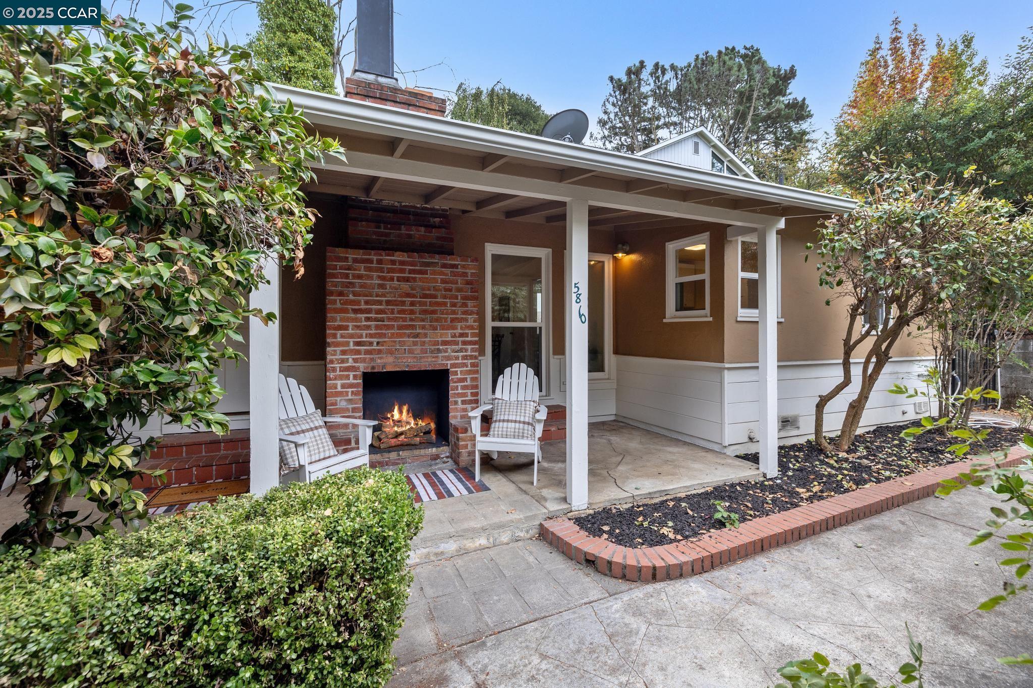 Detail Gallery Image 4 of 55 For 5810 Estates Dr, Oakland,  CA 94611 - 3 Beds | 1 Baths