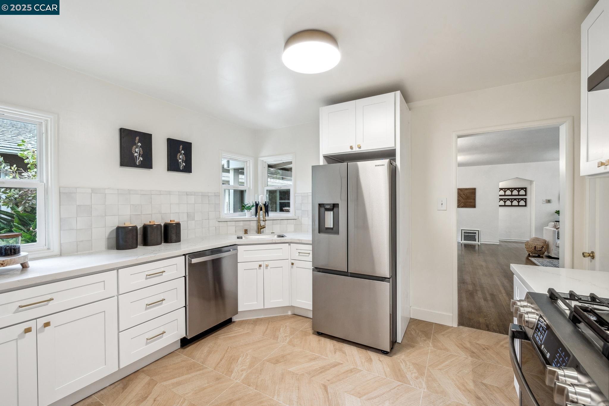 Detail Gallery Image 31 of 55 For 5810 Estates Dr, Oakland,  CA 94611 - 3 Beds | 1 Baths
