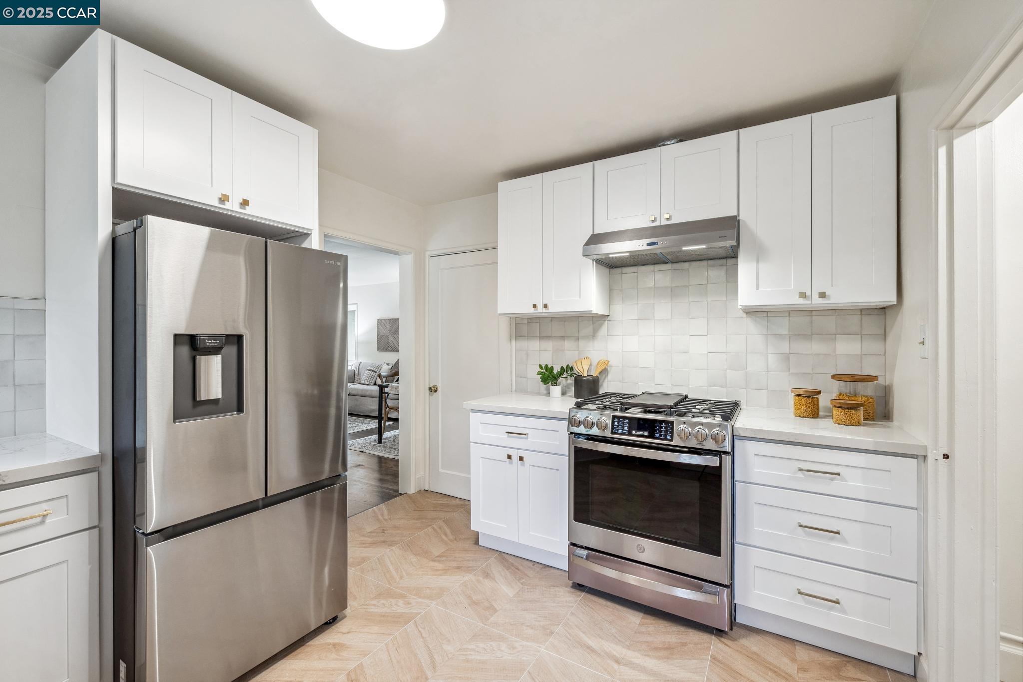 Detail Gallery Image 32 of 55 For 5810 Estates Dr, Oakland,  CA 94611 - 3 Beds | 1 Baths