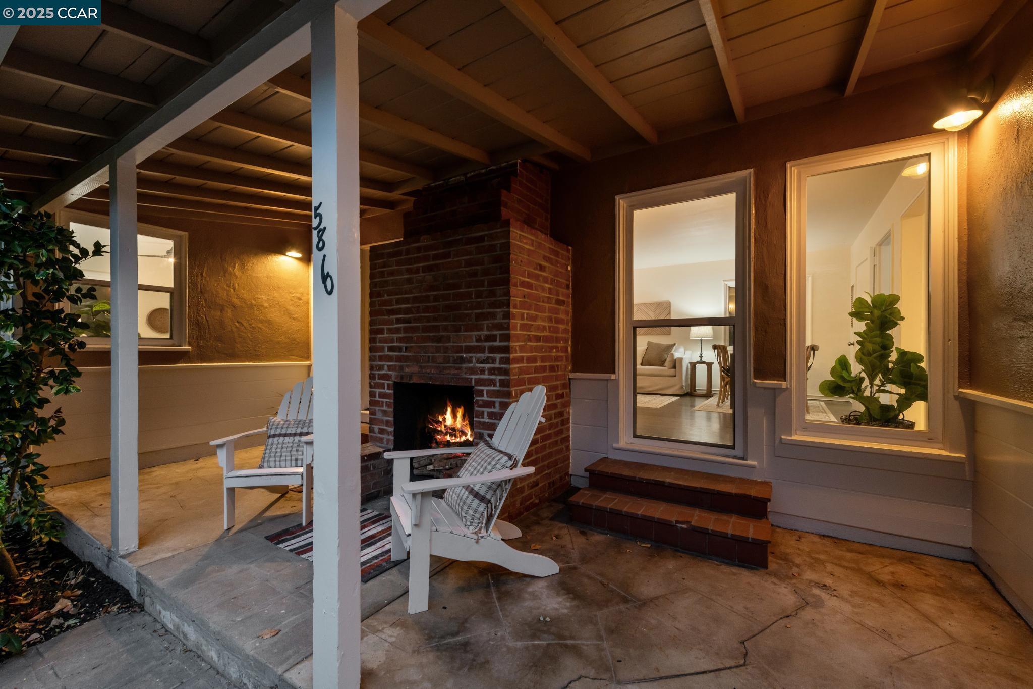 Detail Gallery Image 5 of 55 For 5810 Estates Dr, Oakland,  CA 94611 - 3 Beds | 1 Baths