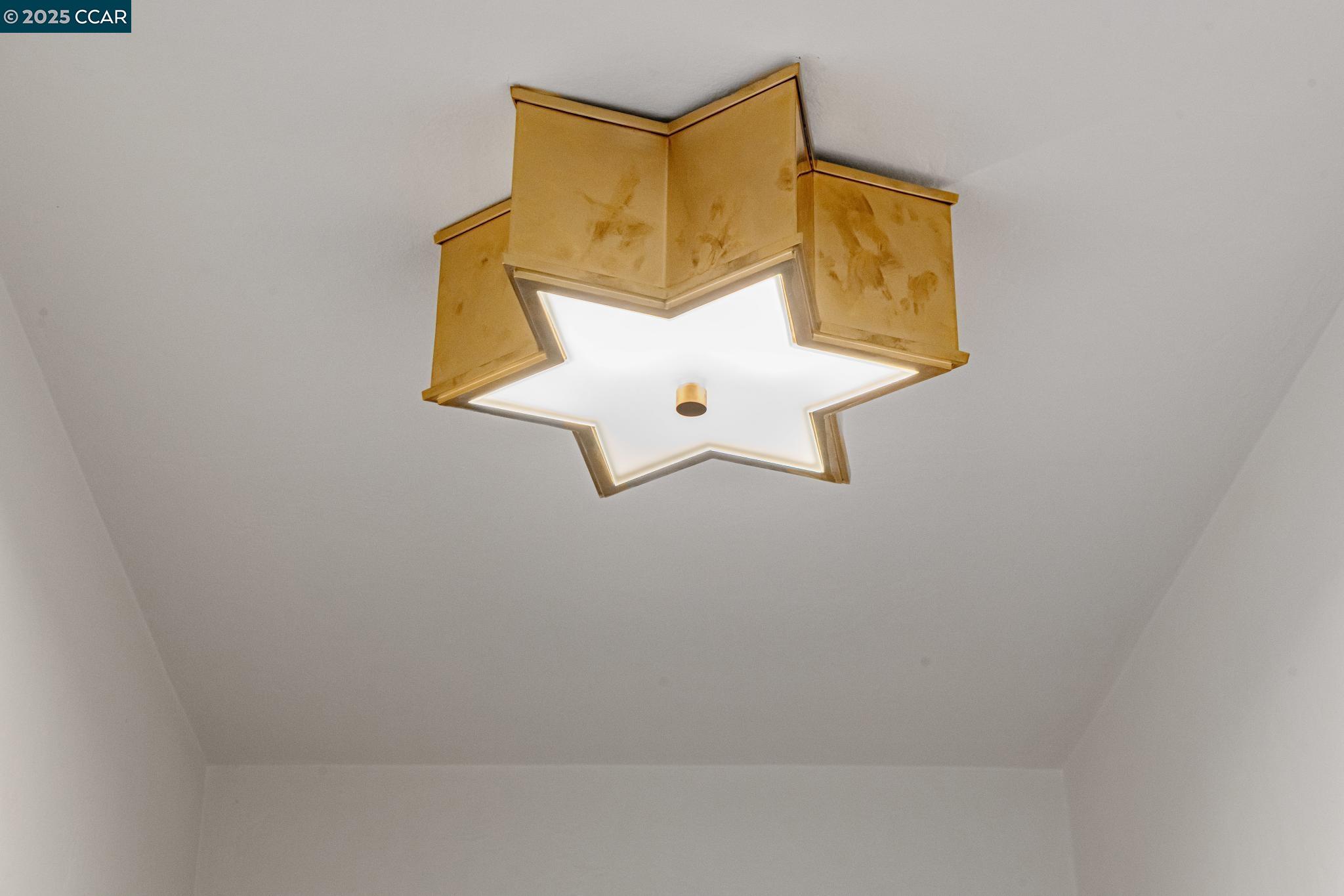 Detail Gallery Image 42 of 55 For 5810 Estates Dr, Oakland,  CA 94611 - 3 Beds | 1 Baths