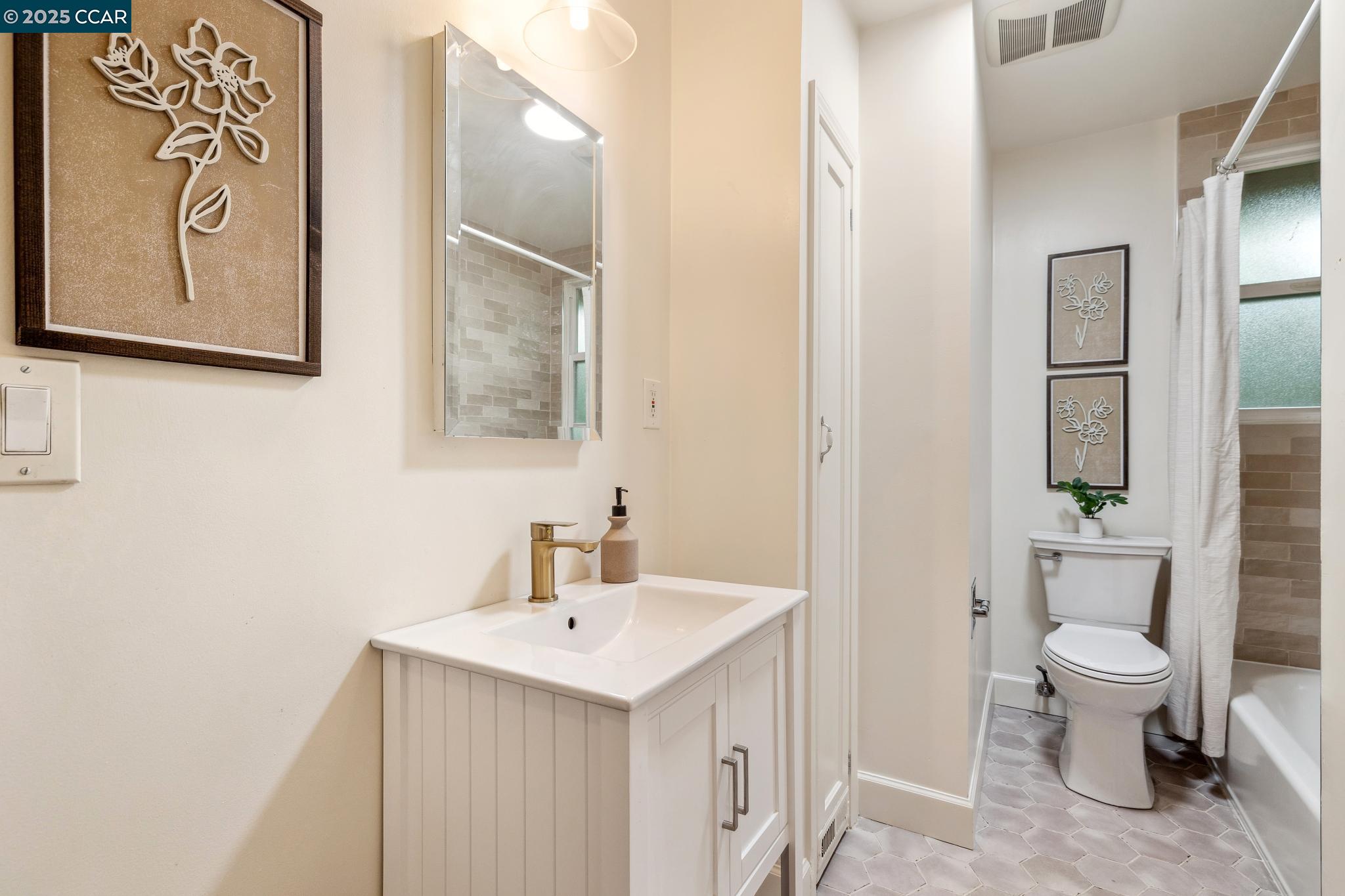 Detail Gallery Image 50 of 55 For 5810 Estates Dr, Oakland,  CA 94611 - 3 Beds | 1 Baths