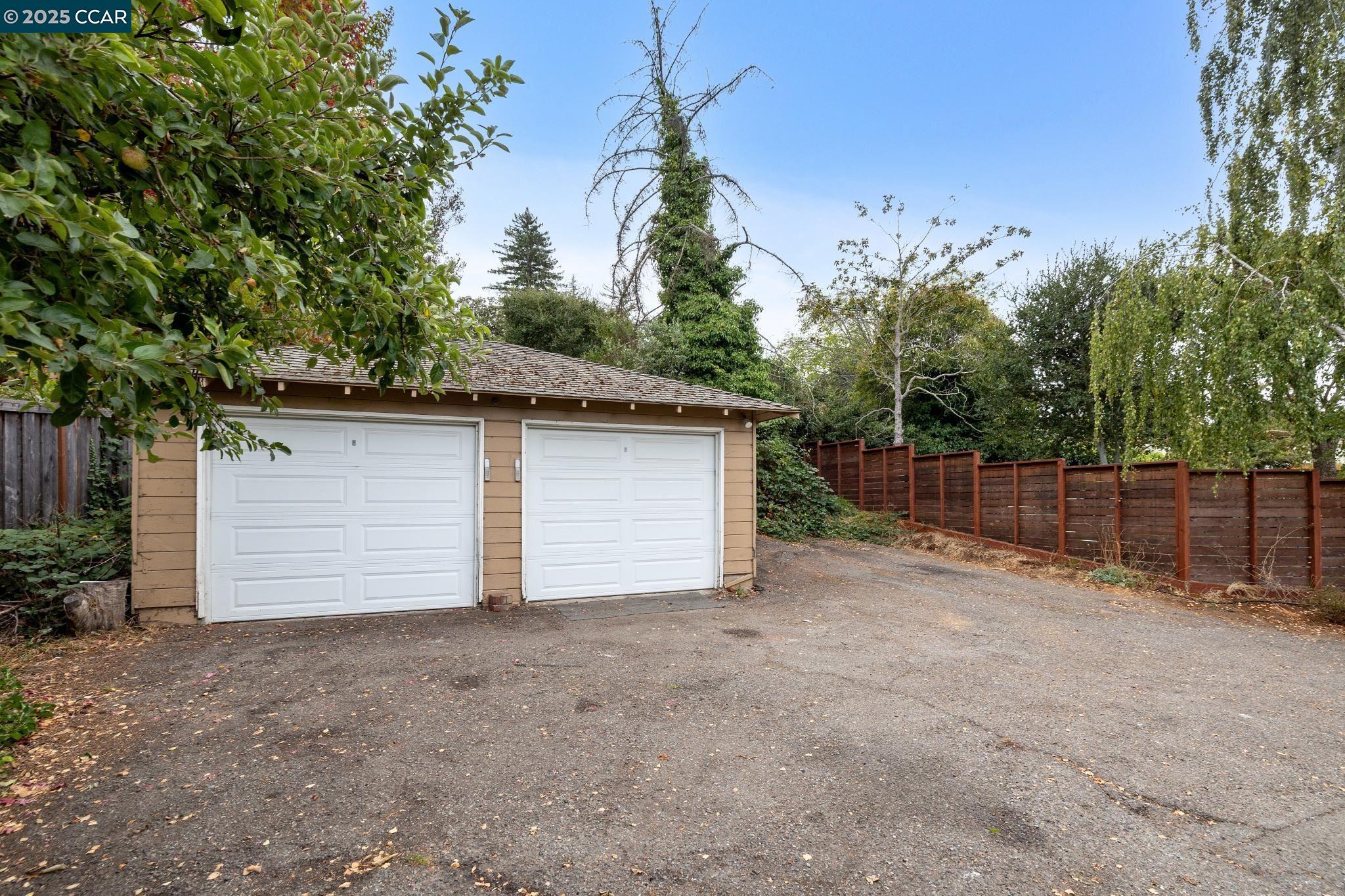 Detail Gallery Image 53 of 55 For 5810 Estates Dr, Oakland,  CA 94611 - 3 Beds | 1 Baths