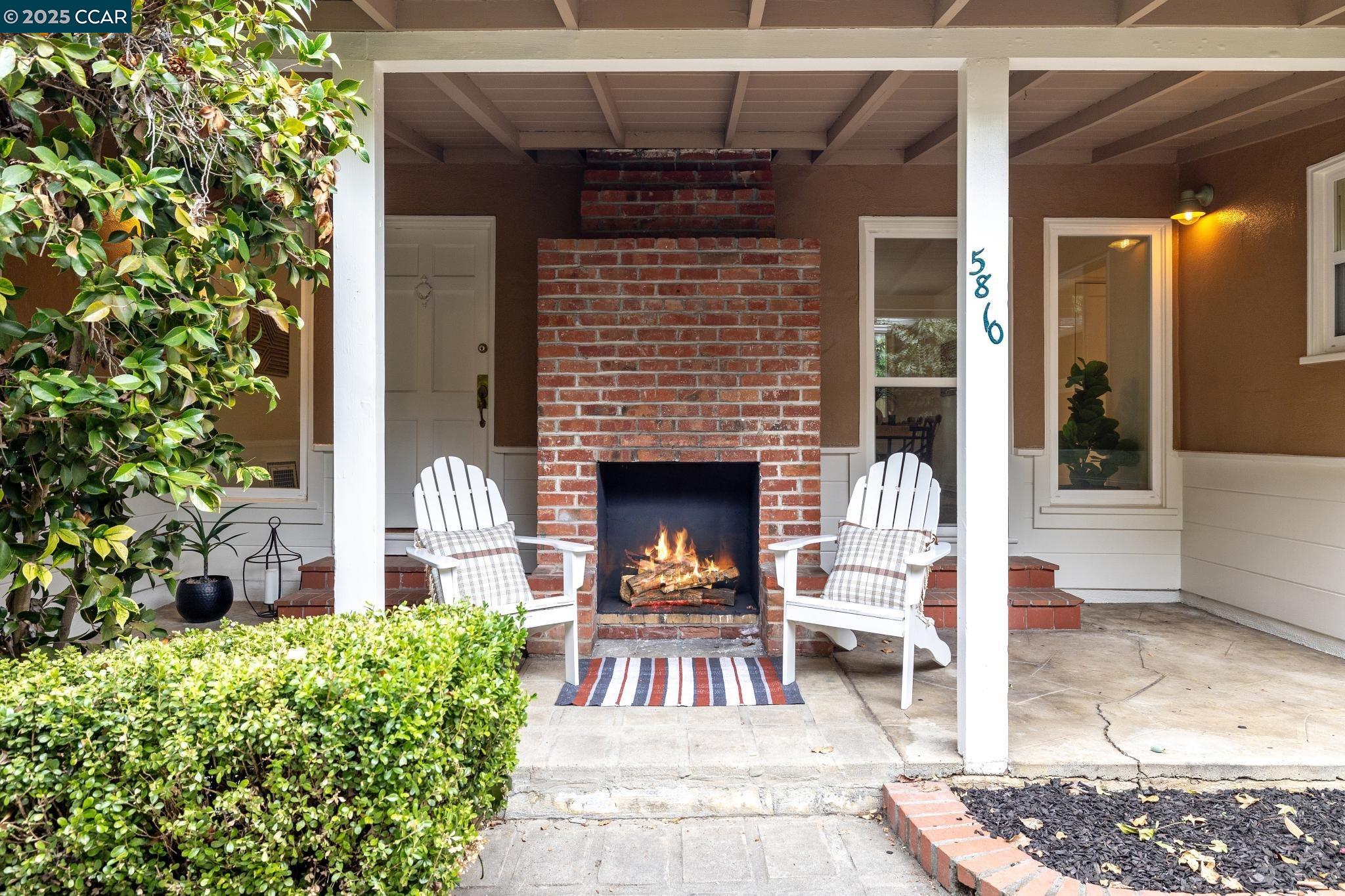 Detail Gallery Image 9 of 55 For 5810 Estates Dr, Oakland,  CA 94611 - 3 Beds | 1 Baths