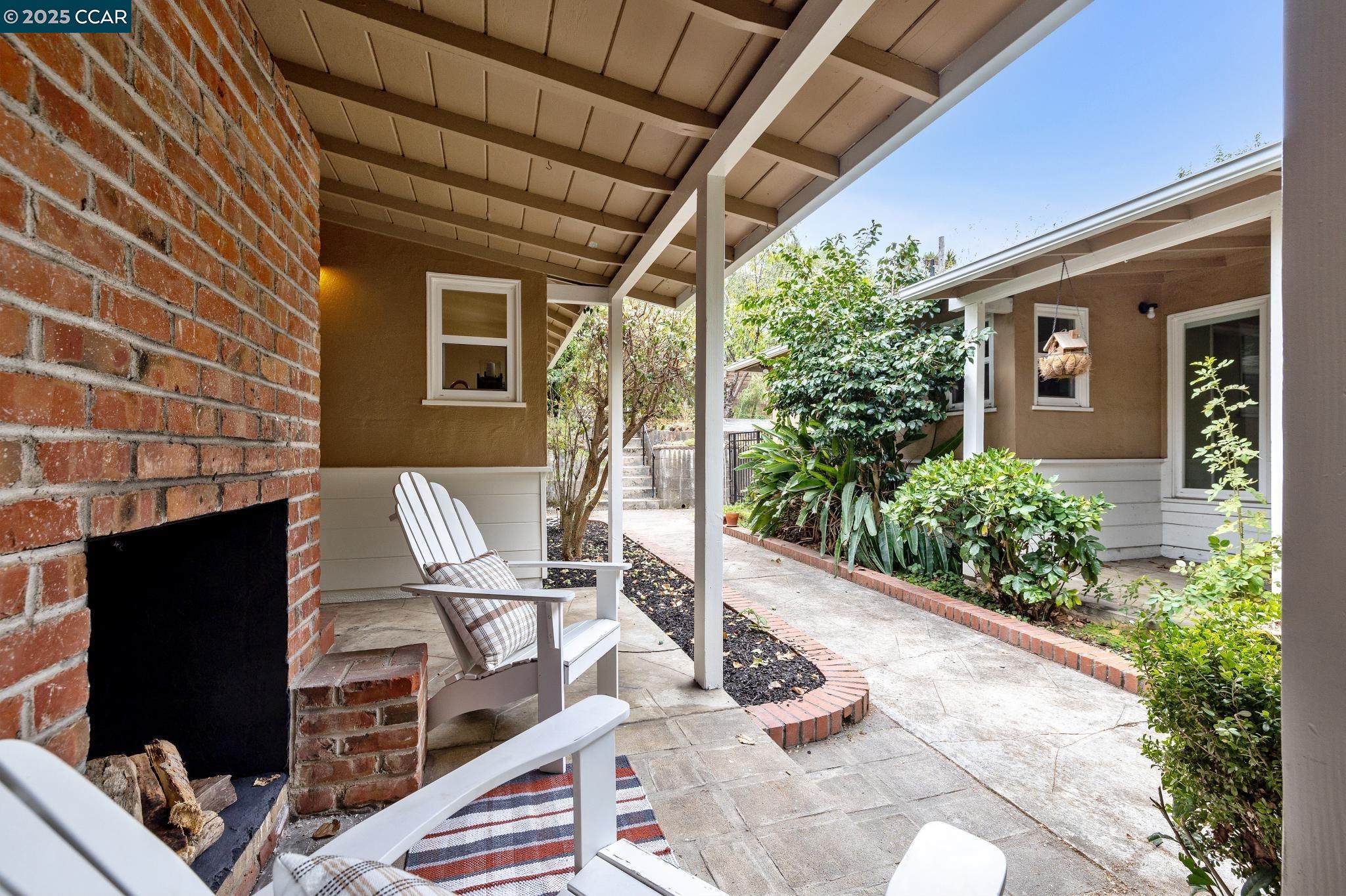 Detail Gallery Image 10 of 55 For 5810 Estates Dr, Oakland,  CA 94611 - 3 Beds | 1 Baths
