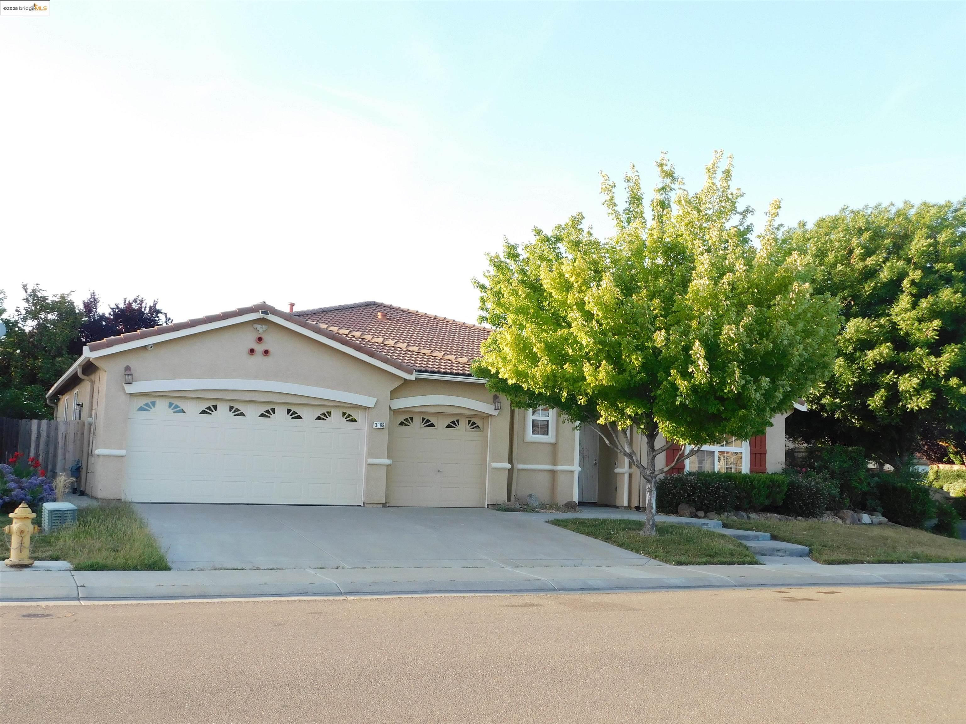 Detail Gallery Image 1 of 14 For 3069 Nicoletta Lane, Stockton,  CA 95212-3145 - 3 Beds | 2/1 Baths