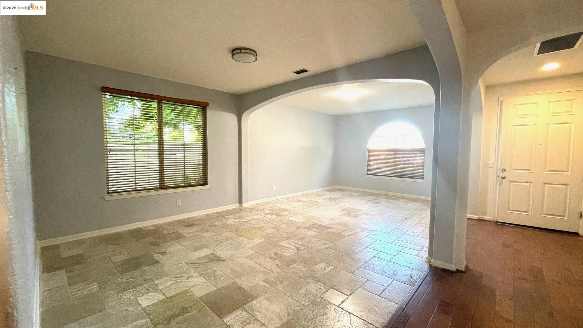 Detail Gallery Image 2 of 14 For 3069 Nicoletta Lane, Stockton,  CA 95212-3145 - 3 Beds | 2/1 Baths