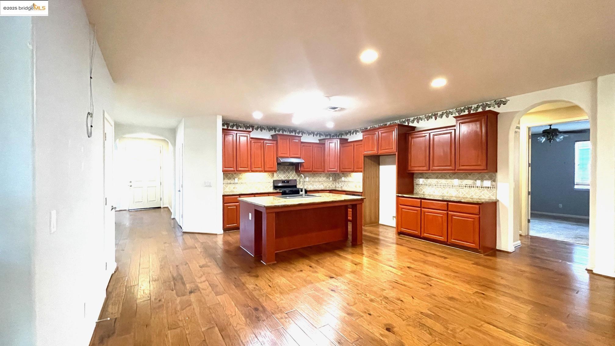 Detail Gallery Image 3 of 14 For 3069 Nicoletta Lane, Stockton,  CA 95212-3145 - 3 Beds | 2/1 Baths