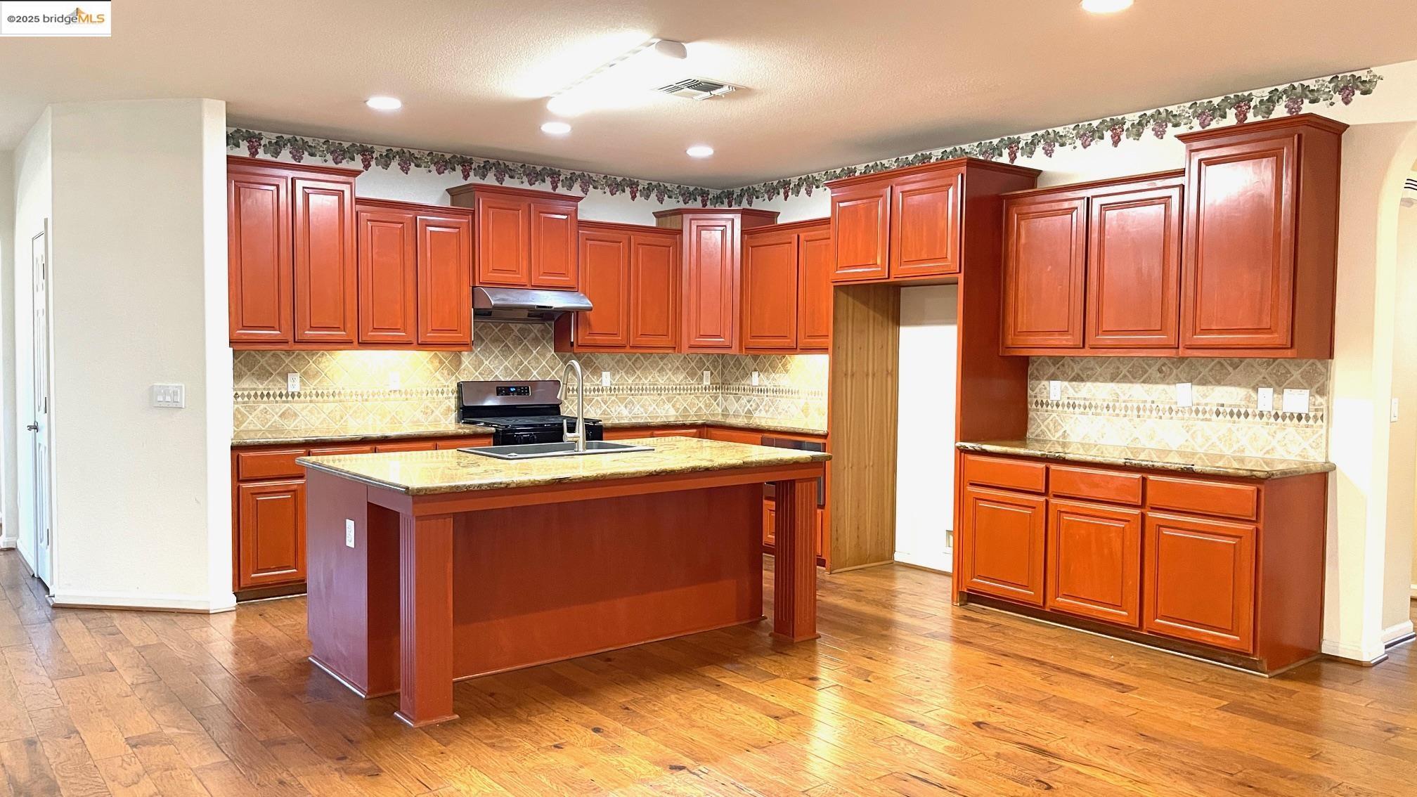 Detail Gallery Image 4 of 14 For 3069 Nicoletta Lane, Stockton,  CA 95212-3145 - 3 Beds | 2/1 Baths