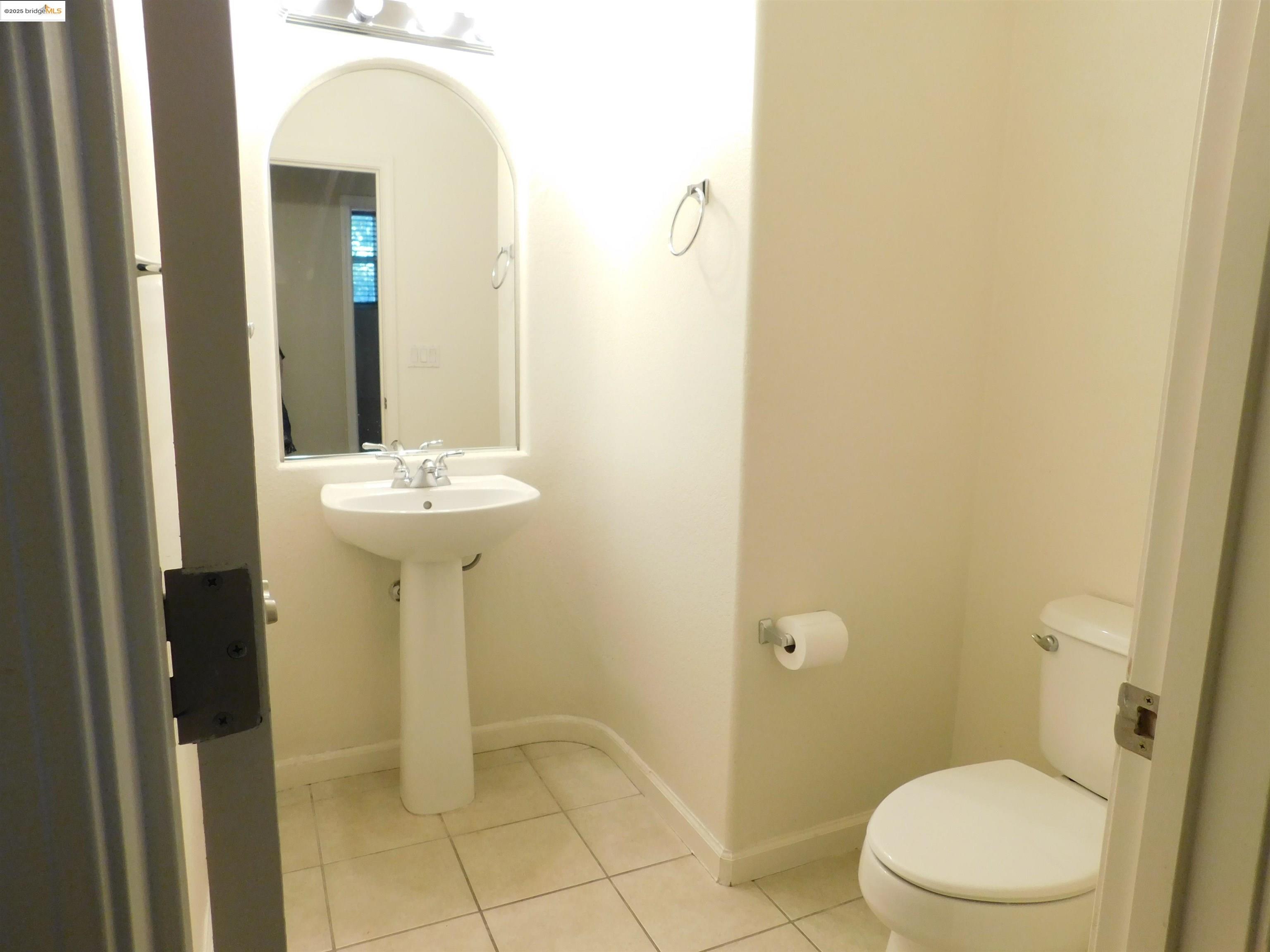 Detail Gallery Image 7 of 14 For 3069 Nicoletta Lane, Stockton,  CA 95212-3145 - 3 Beds | 2/1 Baths