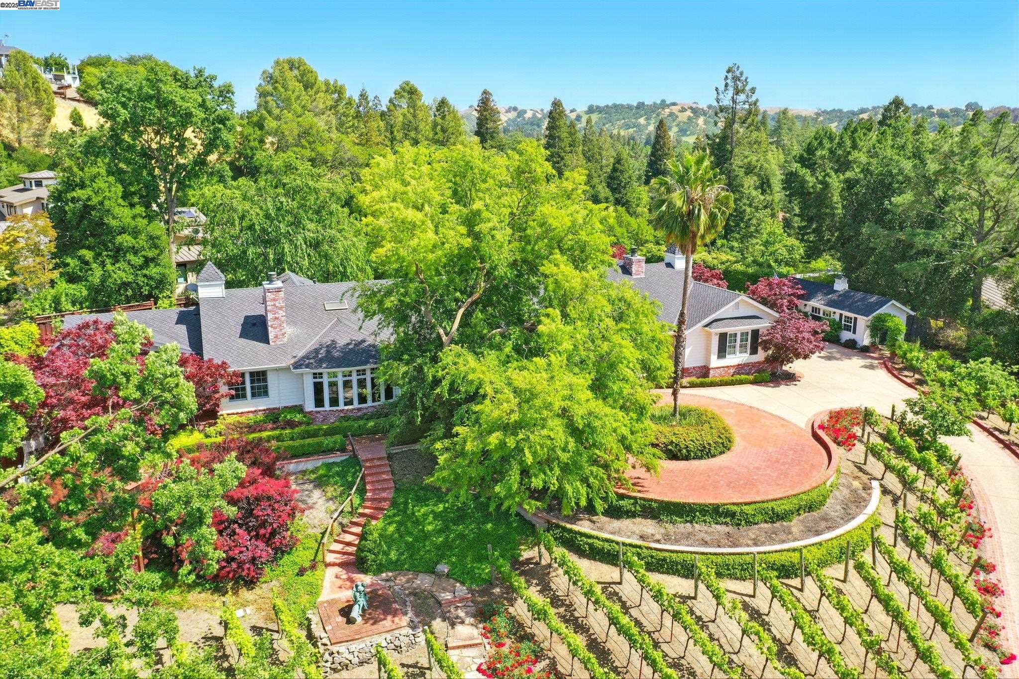 Detail Gallery Image 1 of 1 For 11 Bella Vista Ct, Diablo,  CA 94528 - 5 Beds | 4/1 Baths