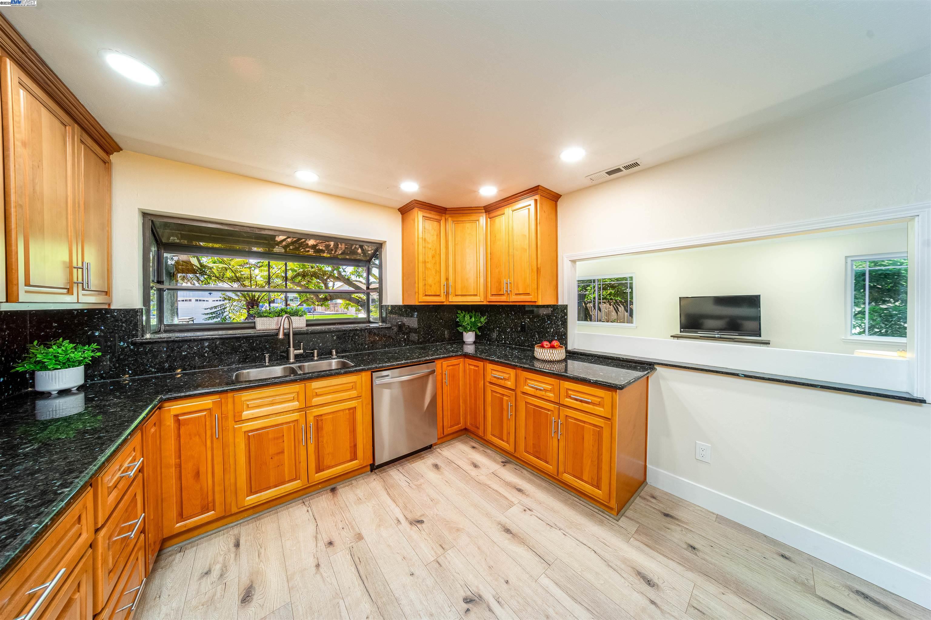 4677 Piper St, Fremont, California 94538, 4 Bedrooms Bedrooms, 7 Rooms Rooms,3 BathroomsBathrooms,Residential,For Sale,4677 Piper St,41099149