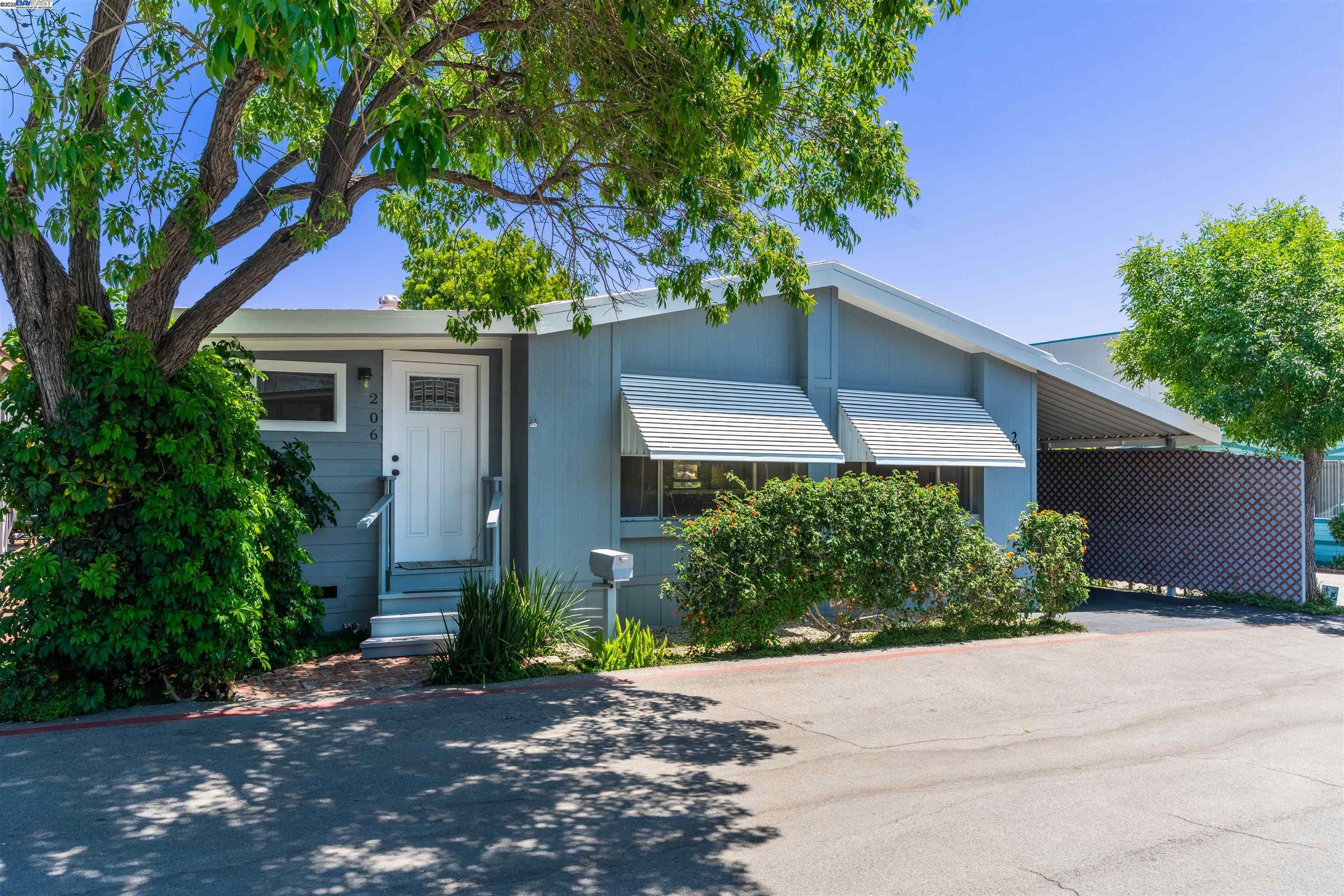 Detail Gallery Image 1 of 1 For 15445 Cobalt #206,  Sylmar,  CA 91342-2752 - 2 Beds | 2 Baths